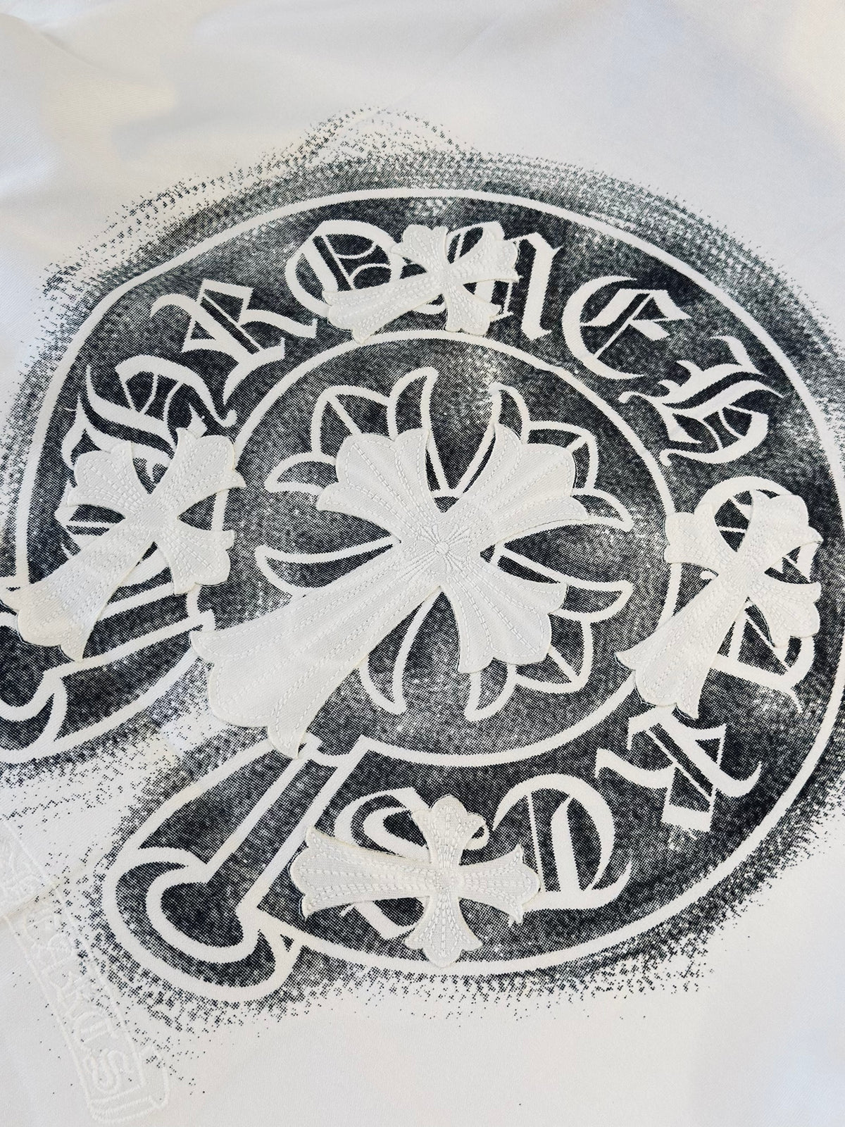 CAMISETA OVERSIZE CHR BLANCA CRUZ FONDO GRIS