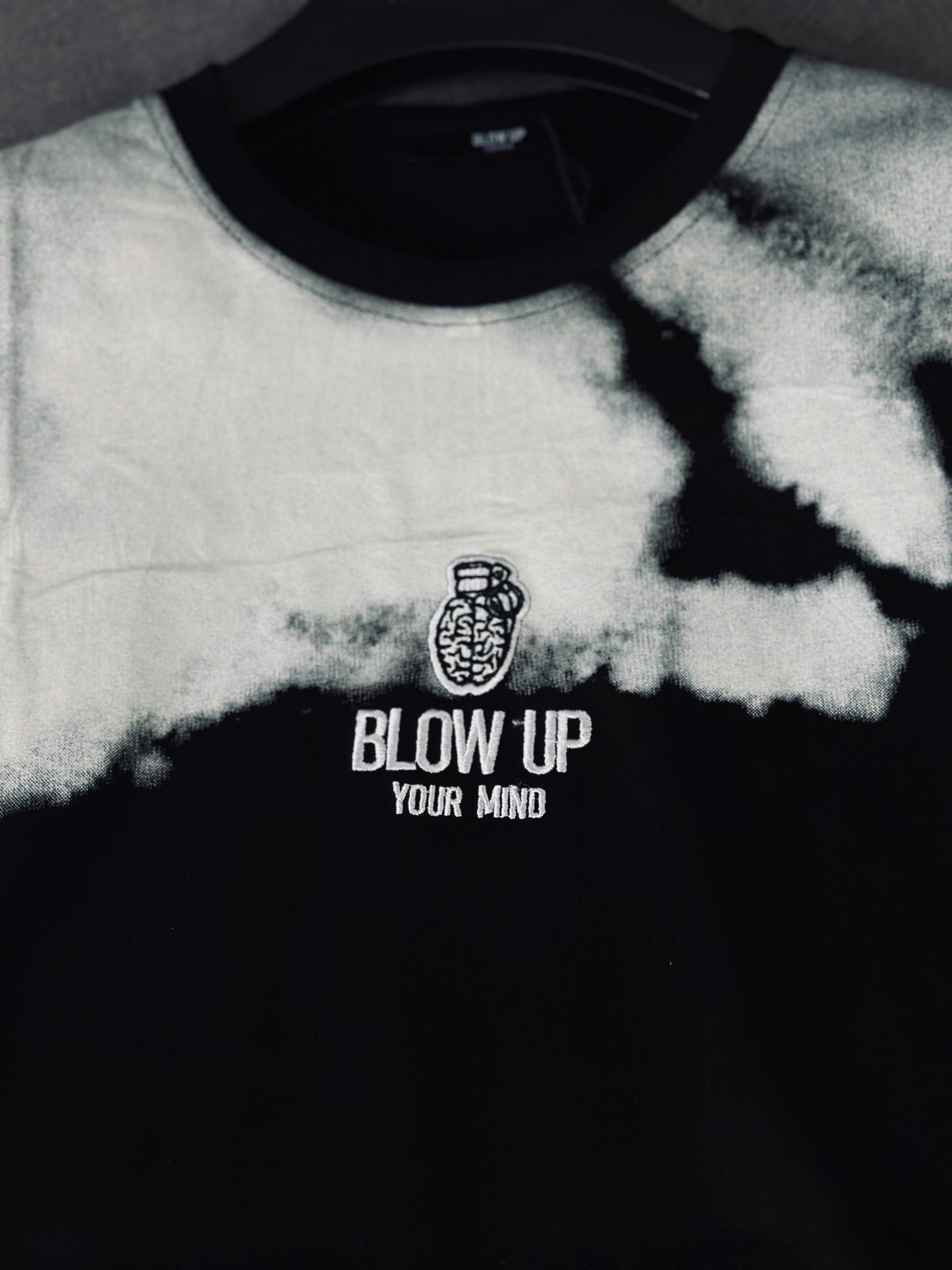 CAMISETA SLIM BLO NEGRA DEGRADADO BLANCO