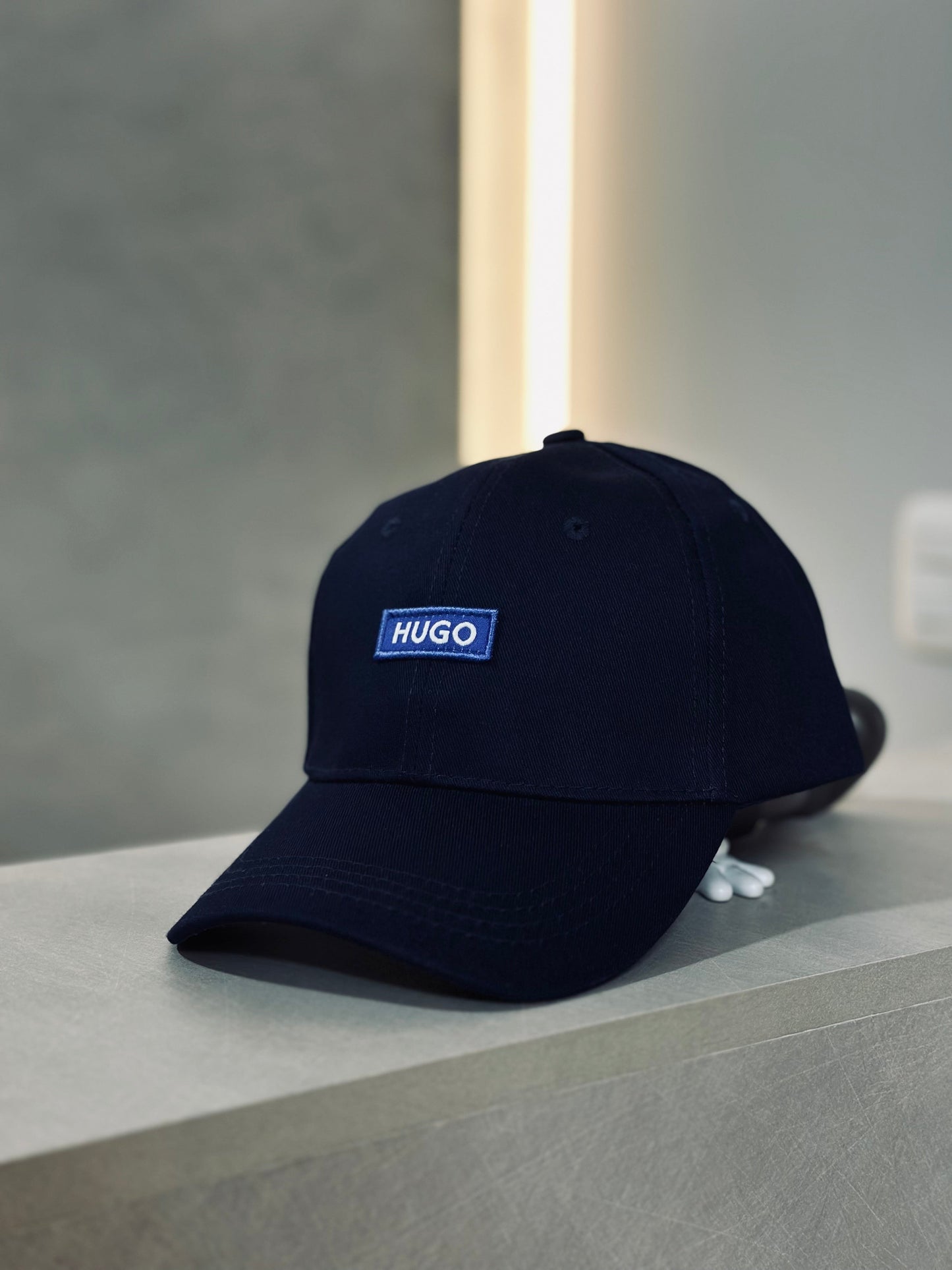 GORRA HUG AZUL CUADRO AZUL