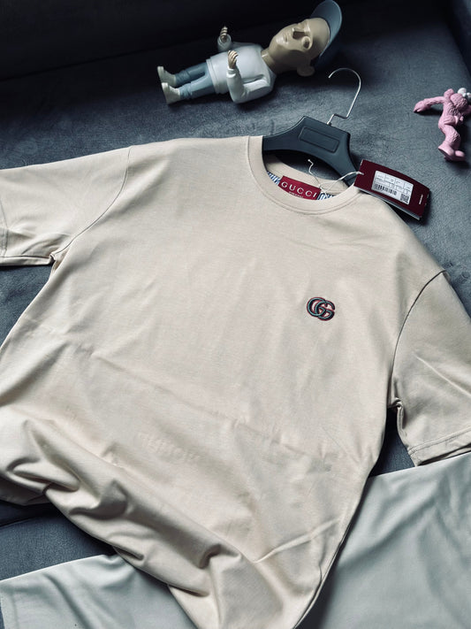 CAMISETA OVERSIZE TC GUC BEIGE BORDADO VERDE