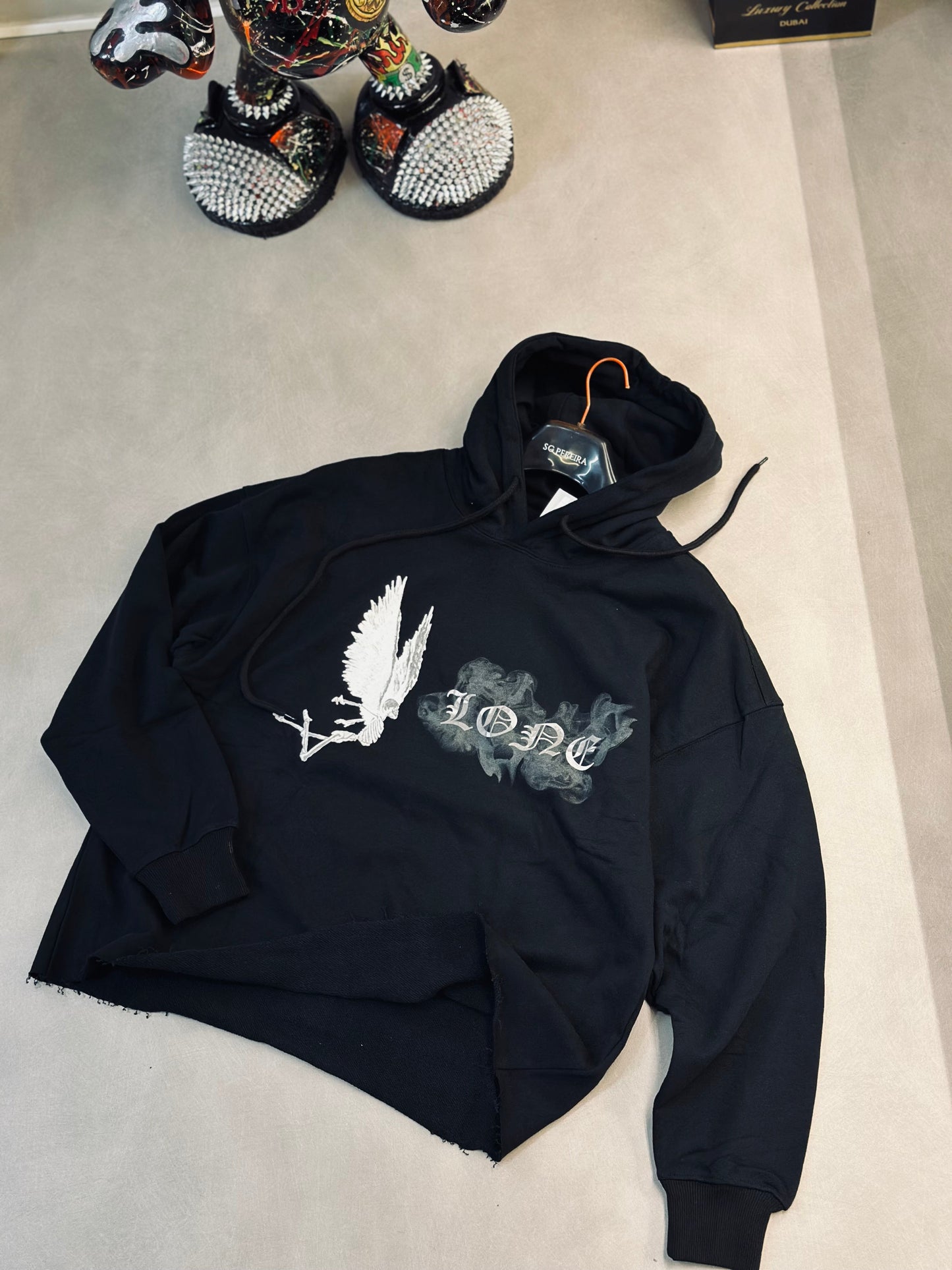 HOODIE PAL NEGRO "V"