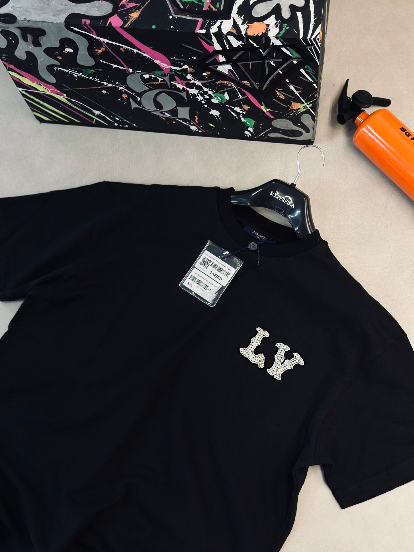 CAMISETA OVERSIZE LOU NEGRA LV DIAMANTE