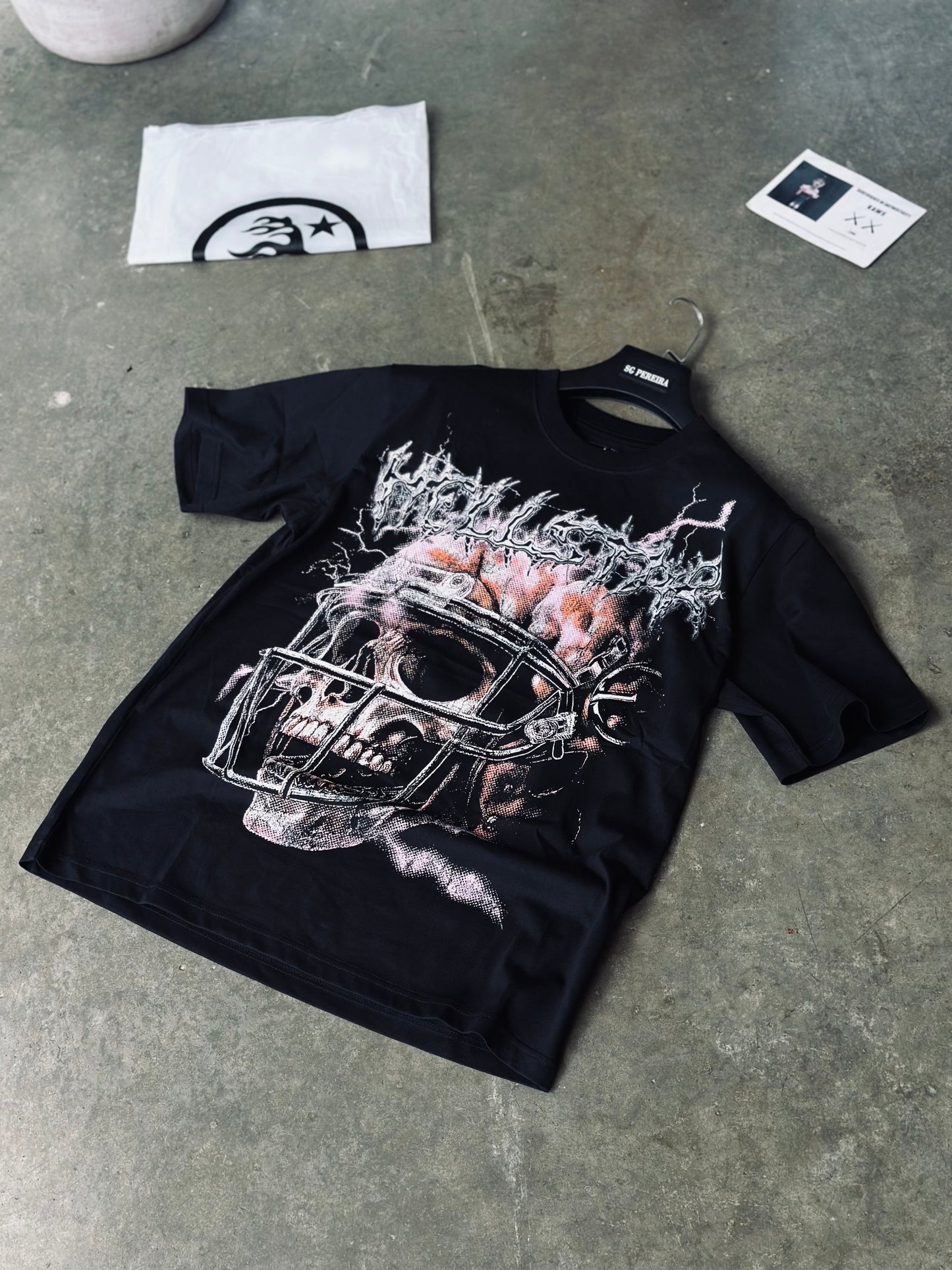 CAMISETA OVERSIZE HEL NEGRA CALABERA CASCO