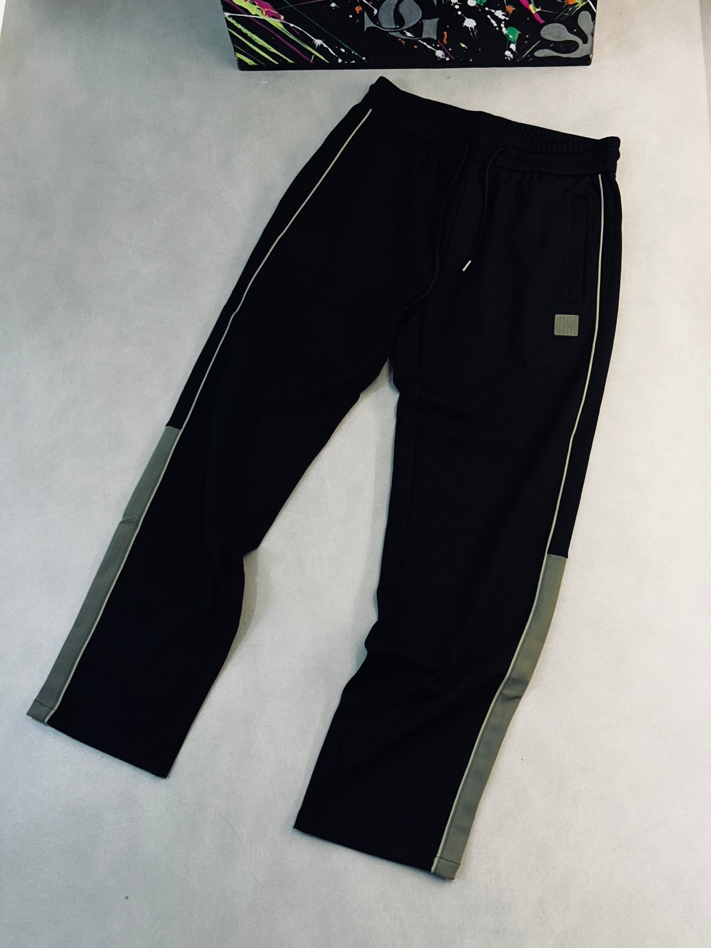 SUDADERA BOS NEGRA LINEA VERDE