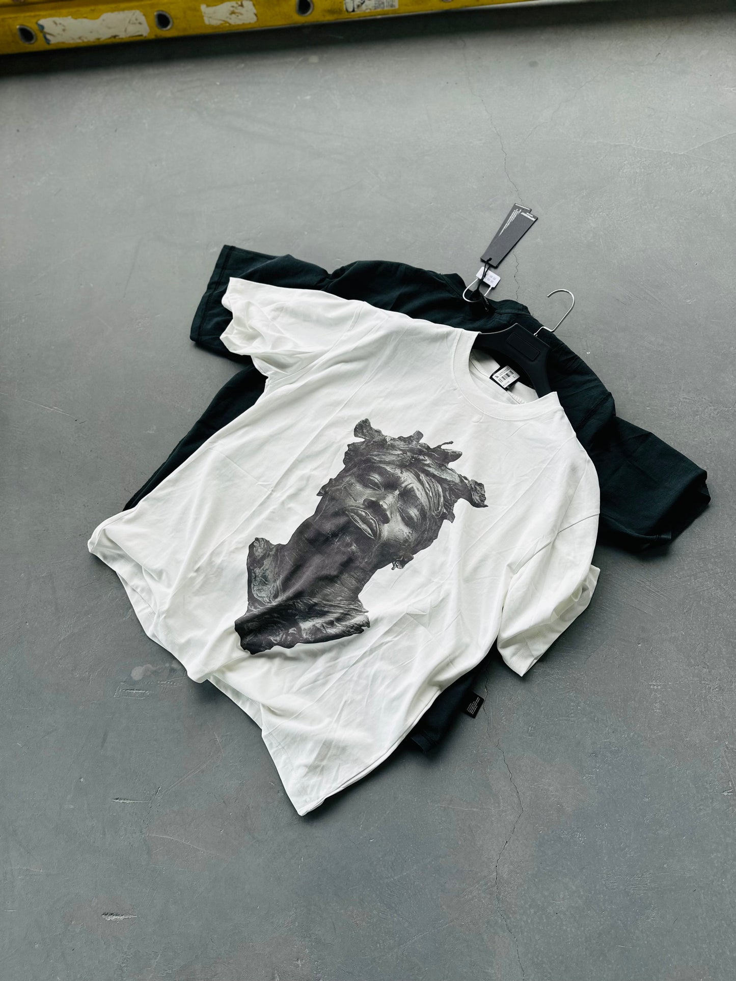 CAMISETA OVERSIZE SAI BLANCA TUPAC ESCULTURA