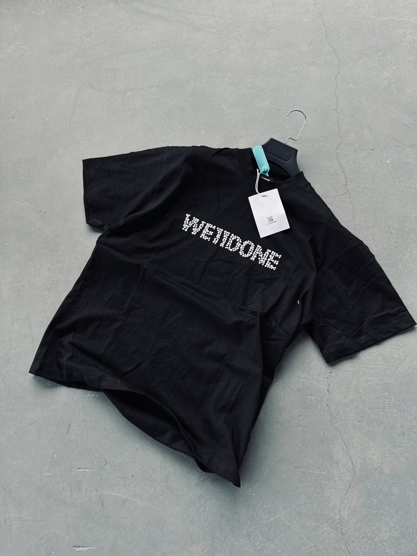 CAMISETA OVERSIZE WE1 NEGRA PEDRERIA