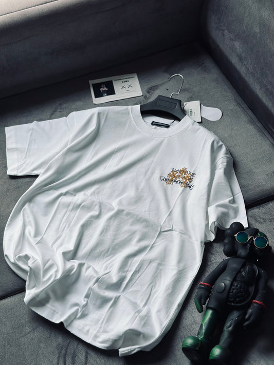 CAMISETA OVERSIZE CHR BLANCA CRUZ BORDADO CAFÉ