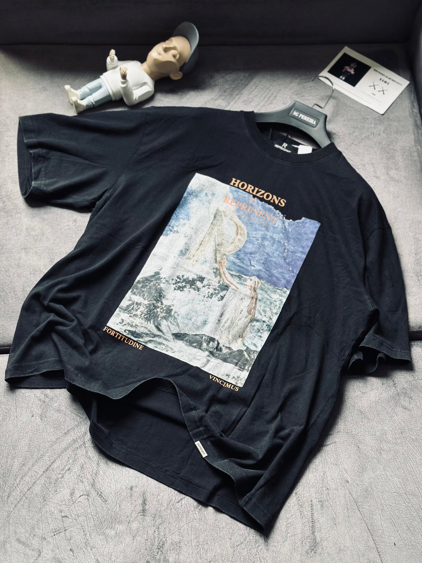 CAMISETA OVERSIZE REP GRIS OSCURO RMAR