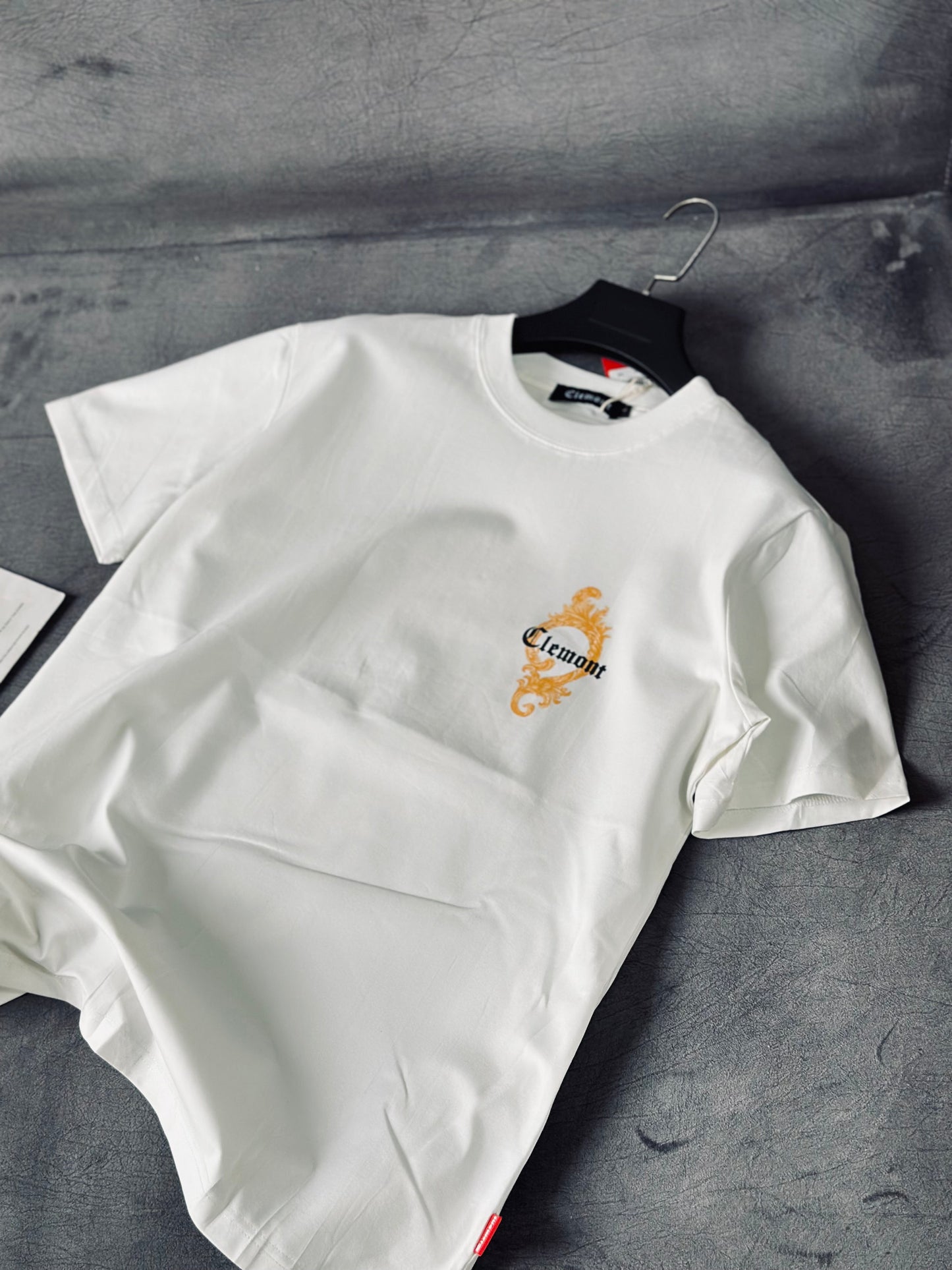 CAMISETA SLIM CLE BLANCA DISEÑO AMARILLO