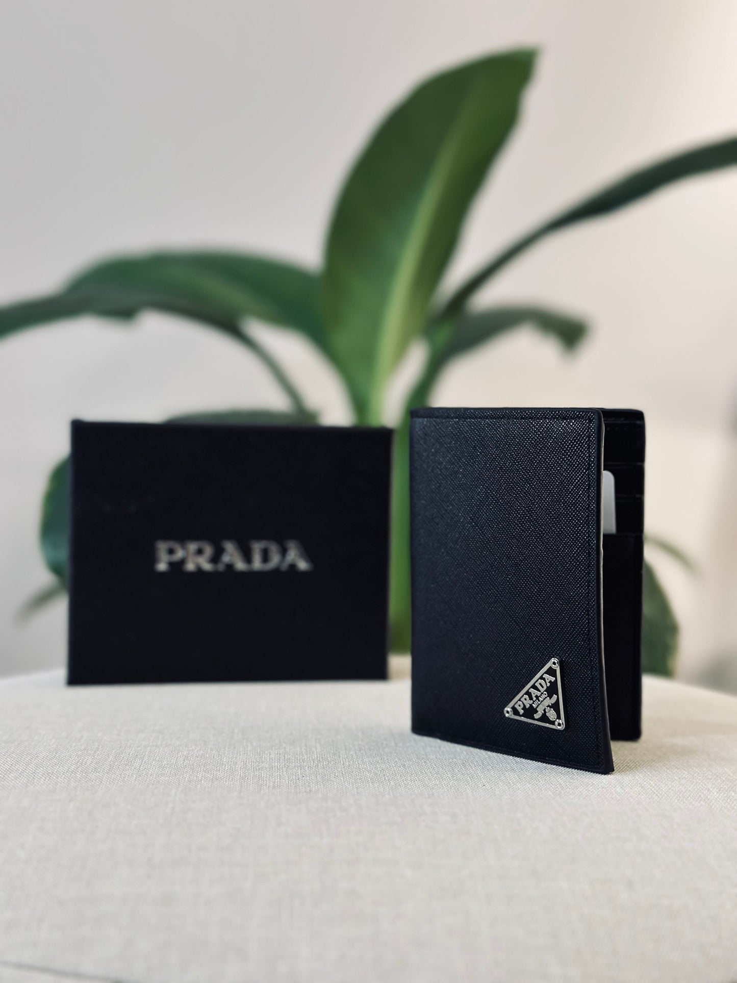 BILLETERA PRA NEGRA VERTICAL LOGO