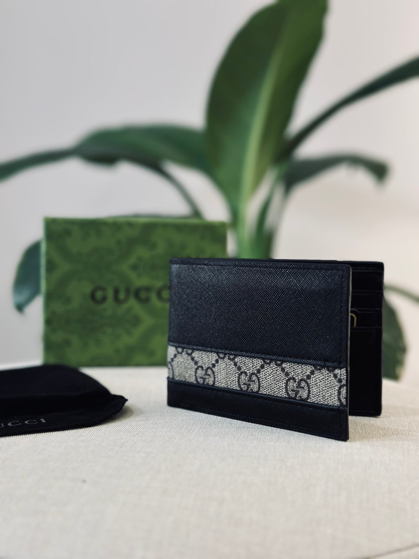 BILLETERA GUC NEGRA TEJIDO CAFÉ