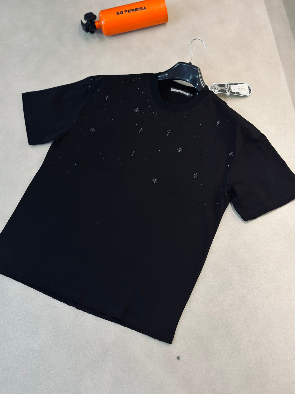 CAMISETA OVERSIZE GOOD NEGRA RHINESTONE MORADO