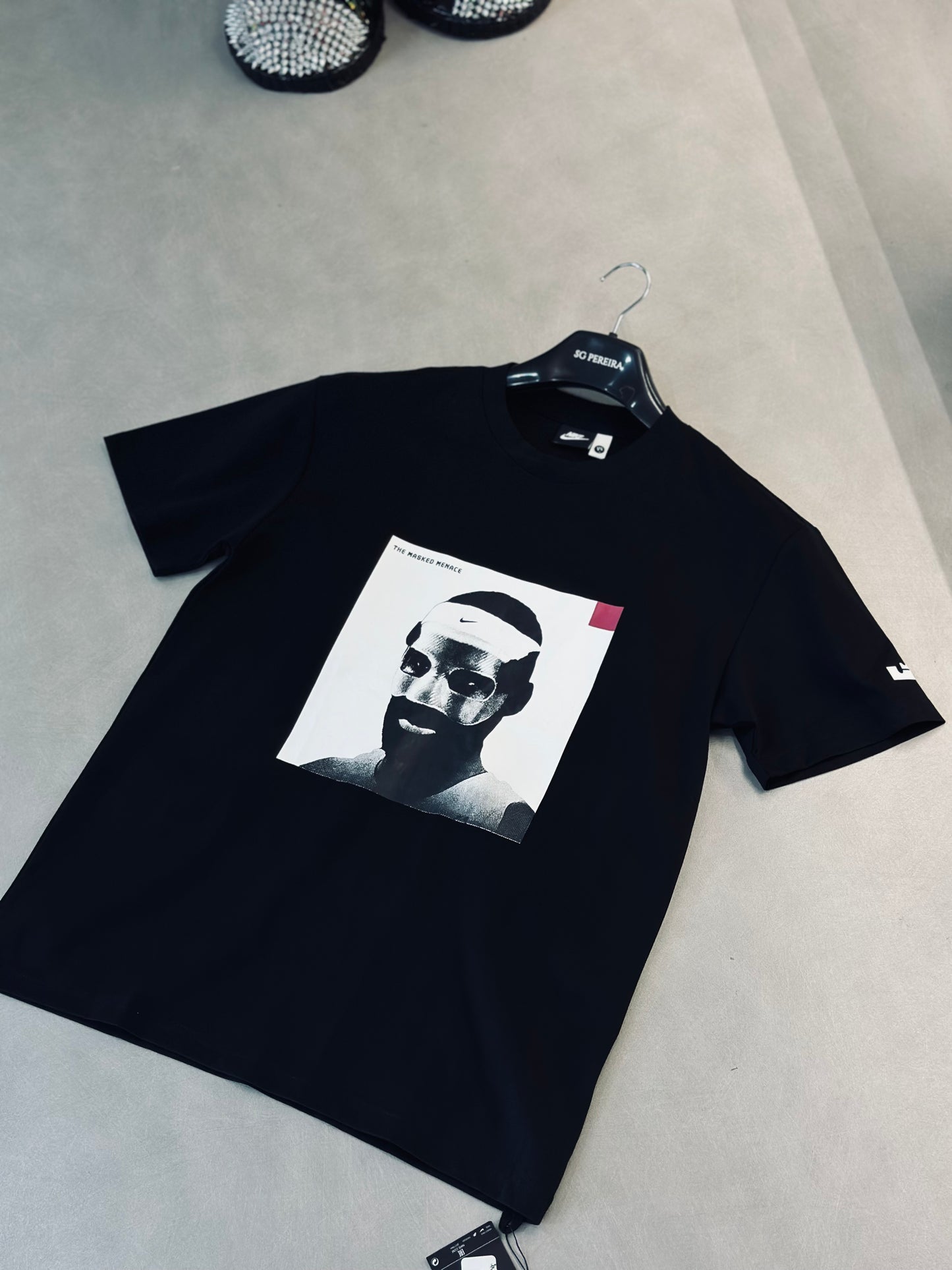 CAMISETA OVERSIZE NIK NEGRA MASCARA