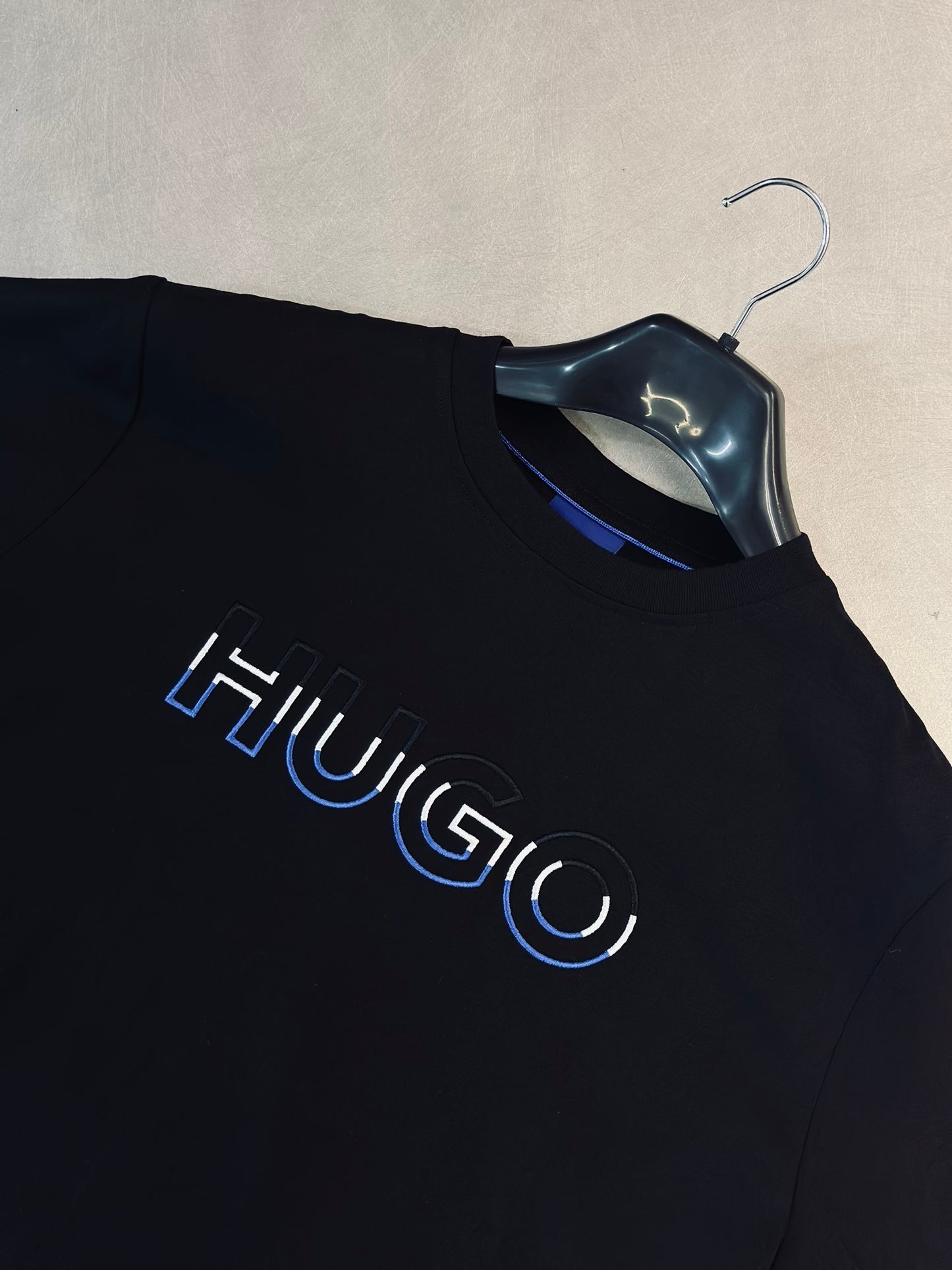 CAMISETA SLIM HUG NEGRA HUG 3COLORES