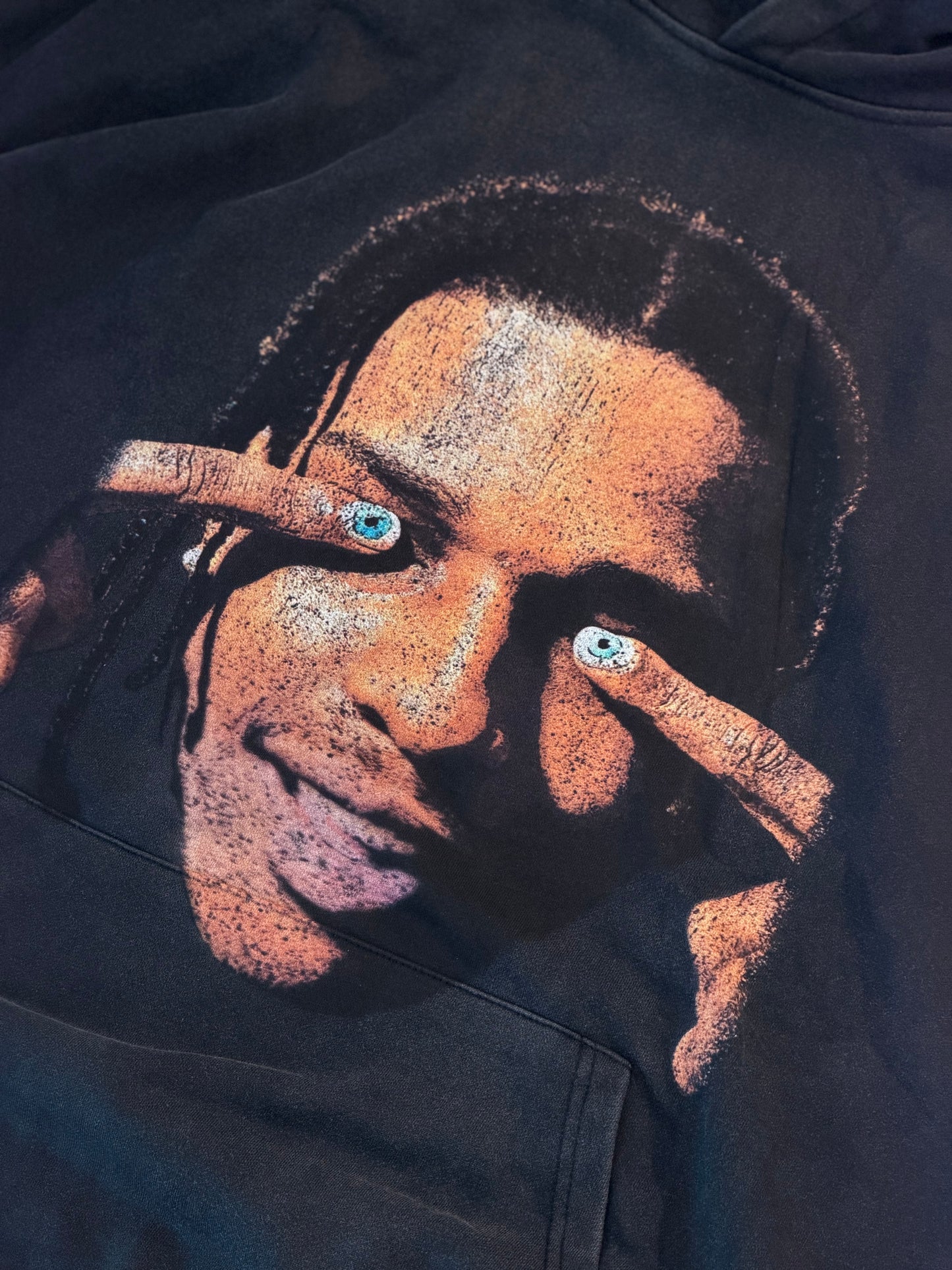 HOODIE WIN GRIS TRAVIS OJOS MANO