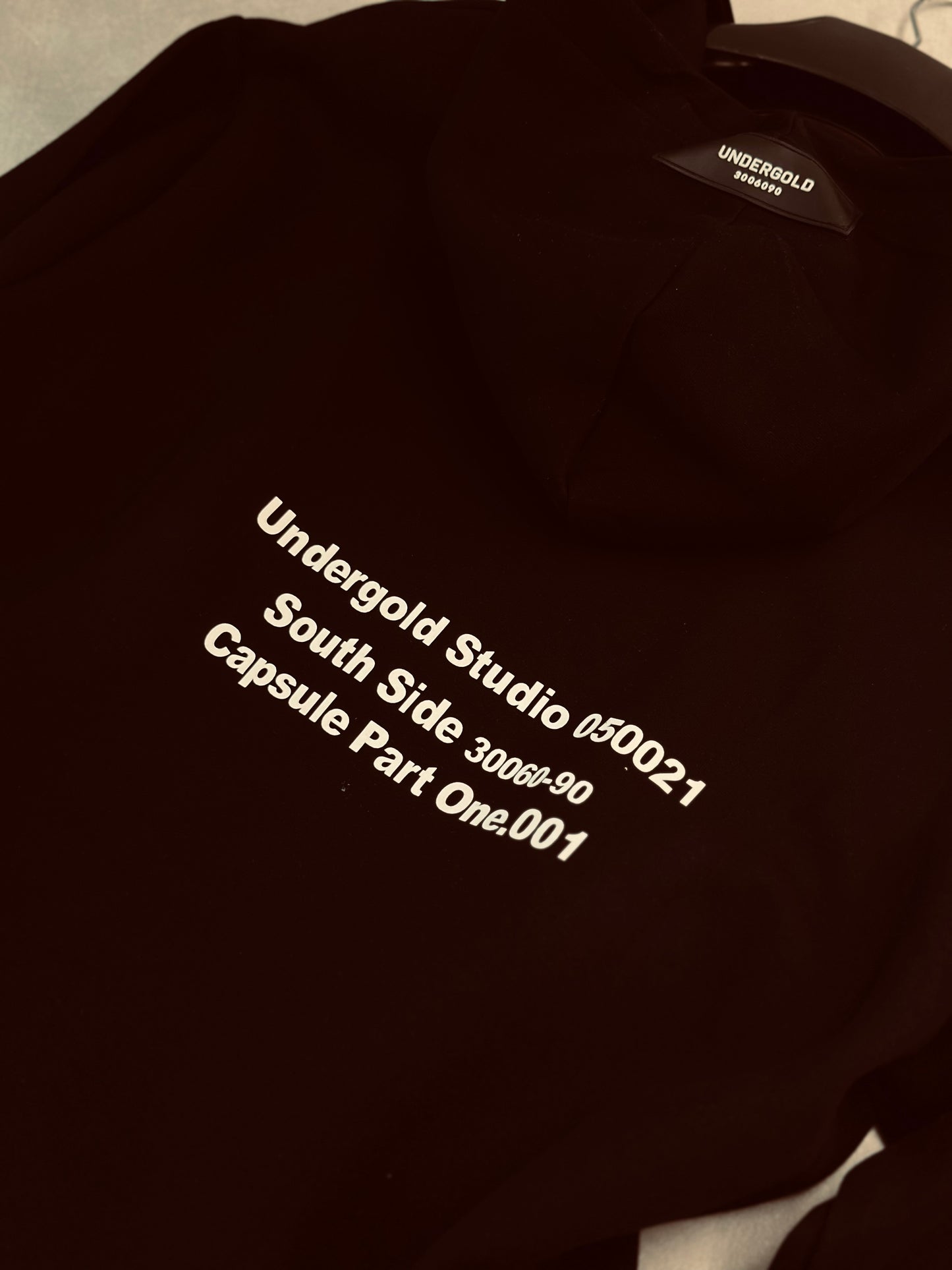 HOODIE UND NEGRO ROSTRO FRONTAL
