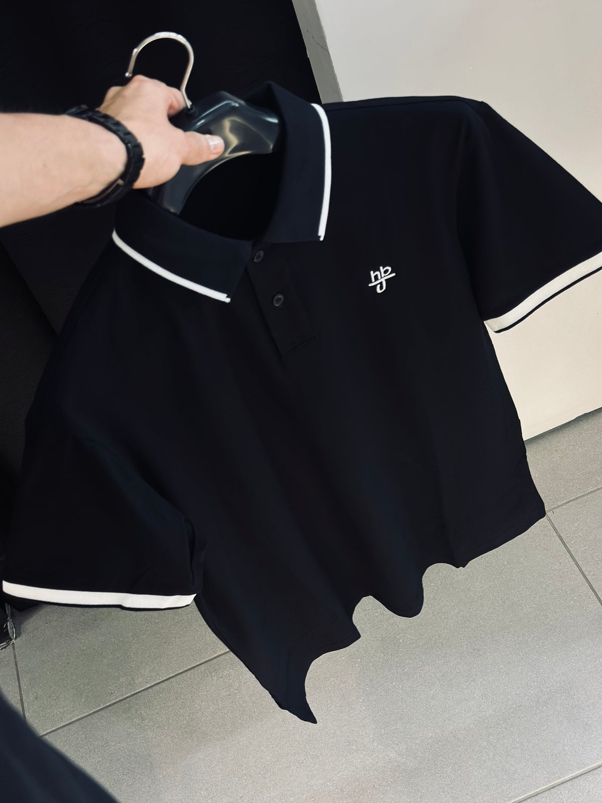 CAMISETA POLO HAR NEGRA HB TEJIDO BLANCO