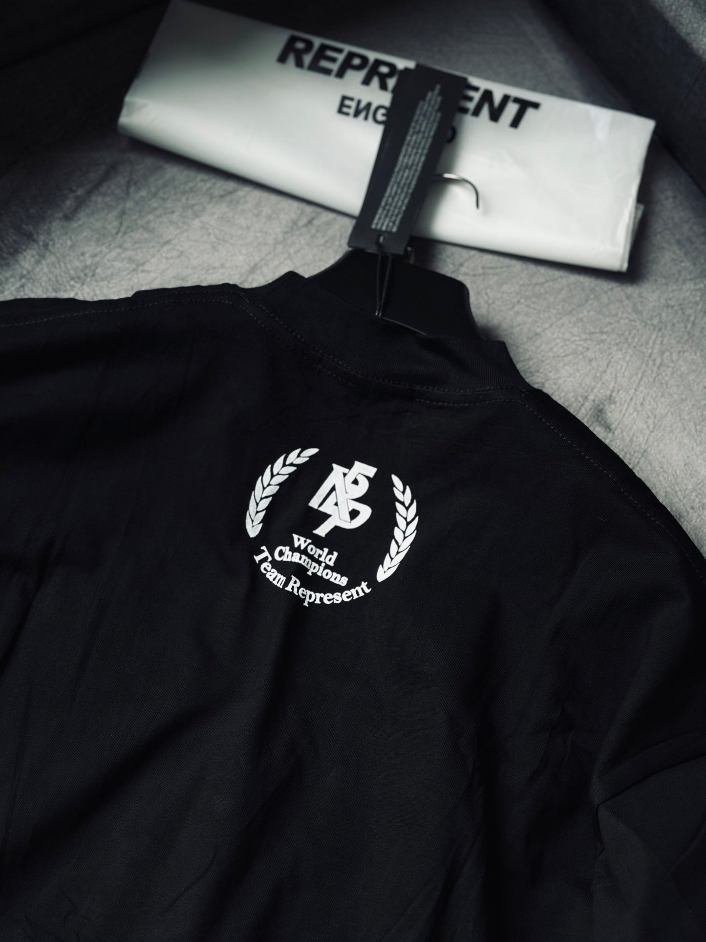 CAMISETA OVERSIZE REP NEGRA TEAM CHAMPION