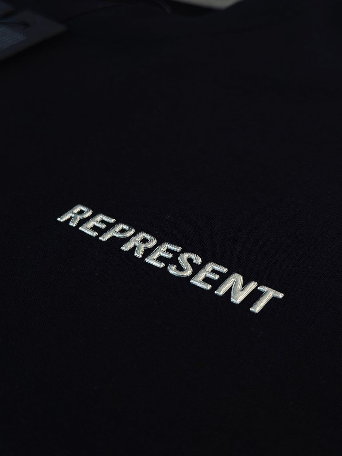 CAMISETA OVERSIZE REP NEGRA REP PLATEADO