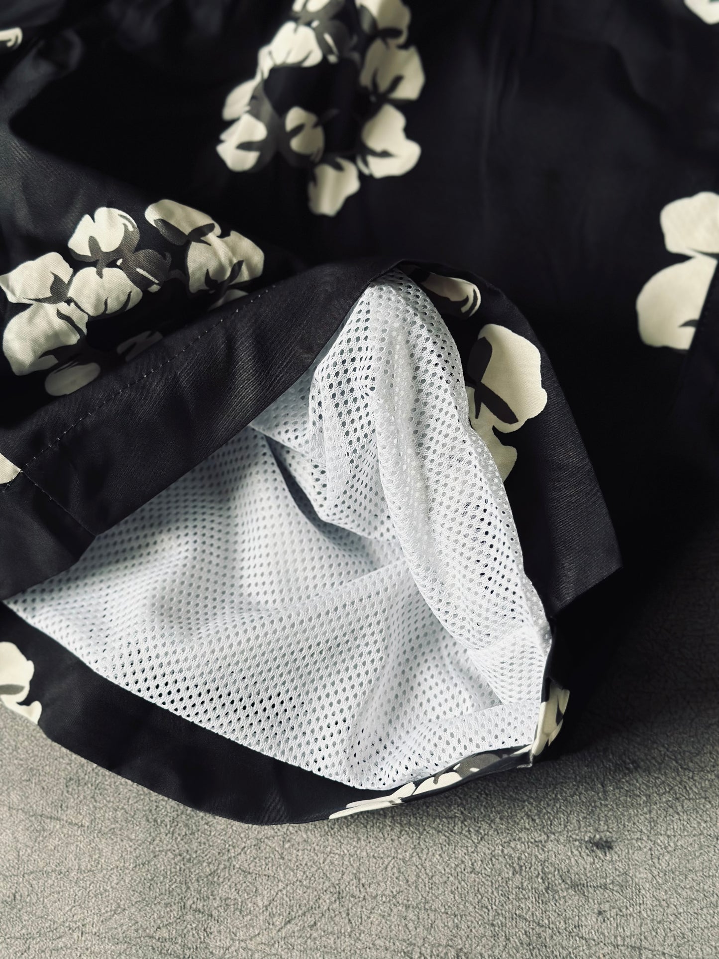 PANTALONETA PLAYERA DEN NEGRA FLORES