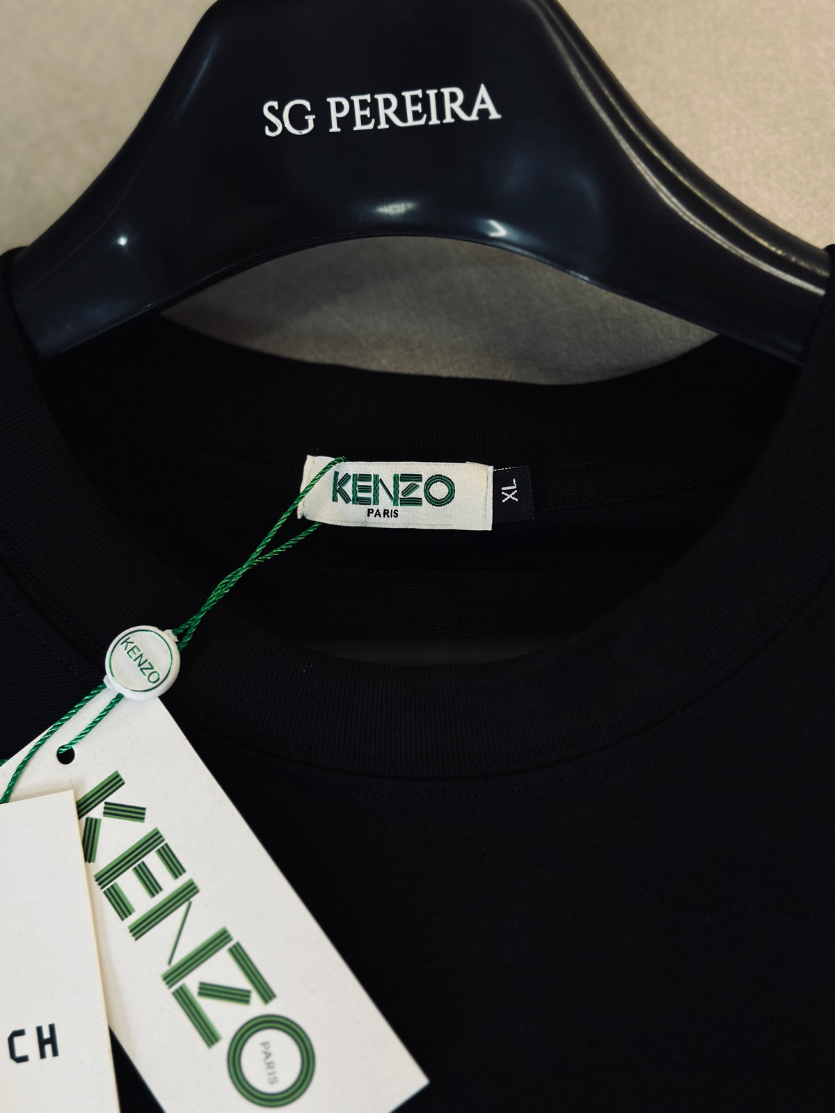 CAMISETA SLIM KEN NEGRA PLACA PARIS
