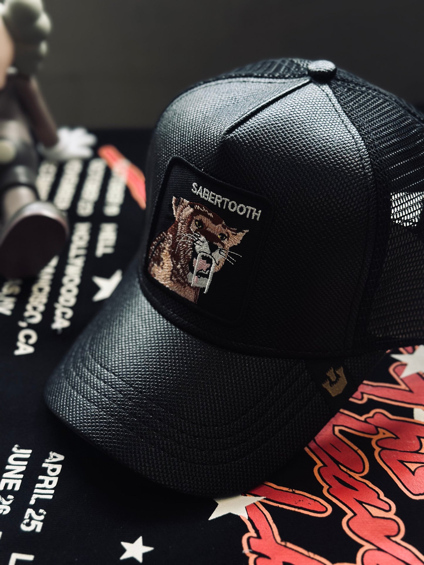 GORRA PREMIUM GOO NEGRA CUERINA TIGRE DIENTES