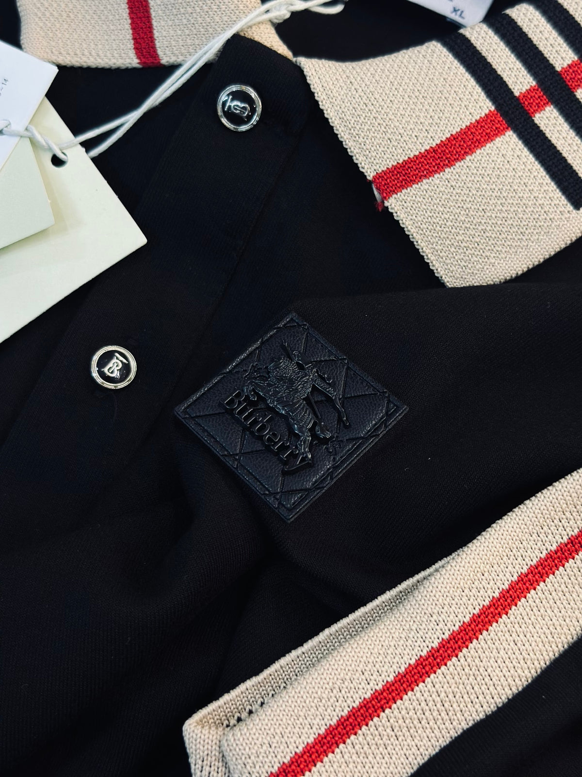 CAMISETA POLO BUR NEGRA DETALLE CUELLO