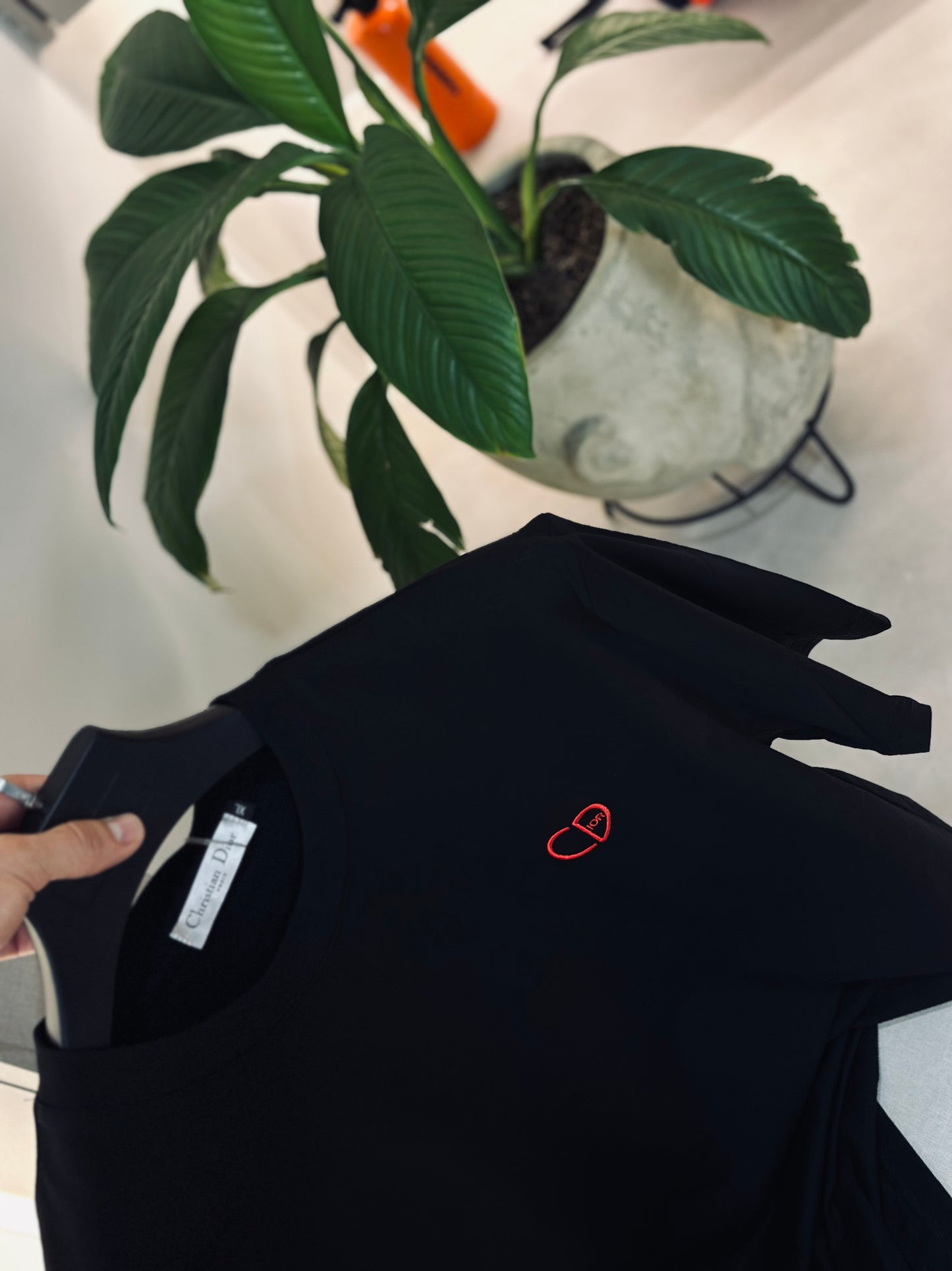 CAMISETA SLIM DIO NEGRA CORAZON ROJO