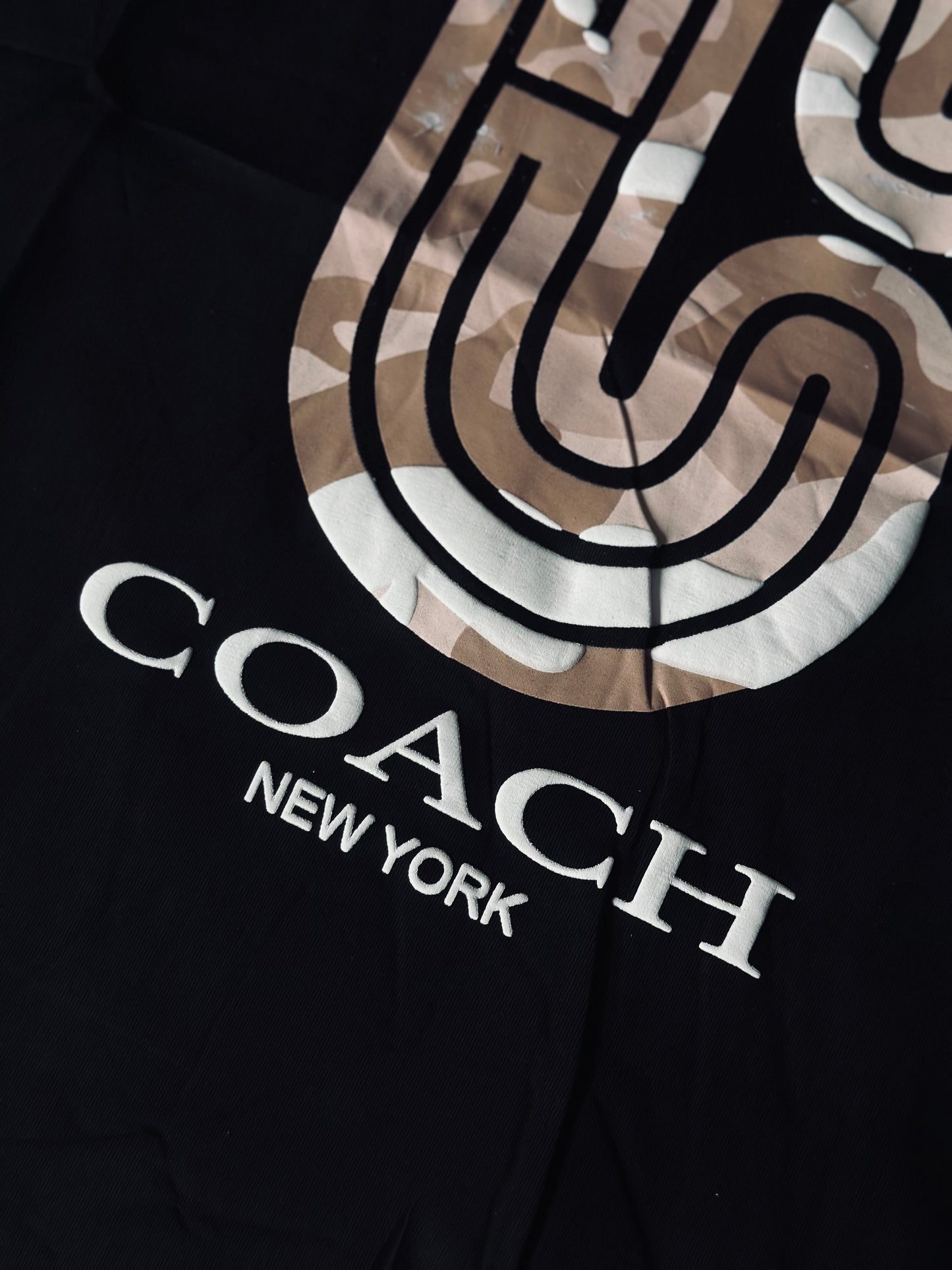 CAMISETA SLIM COA NEGRA C CAMUFLAJE