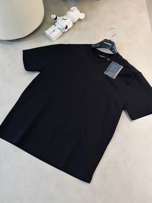 CAMISETA SEMI OVERSIZE LOU NEGRA VUIT