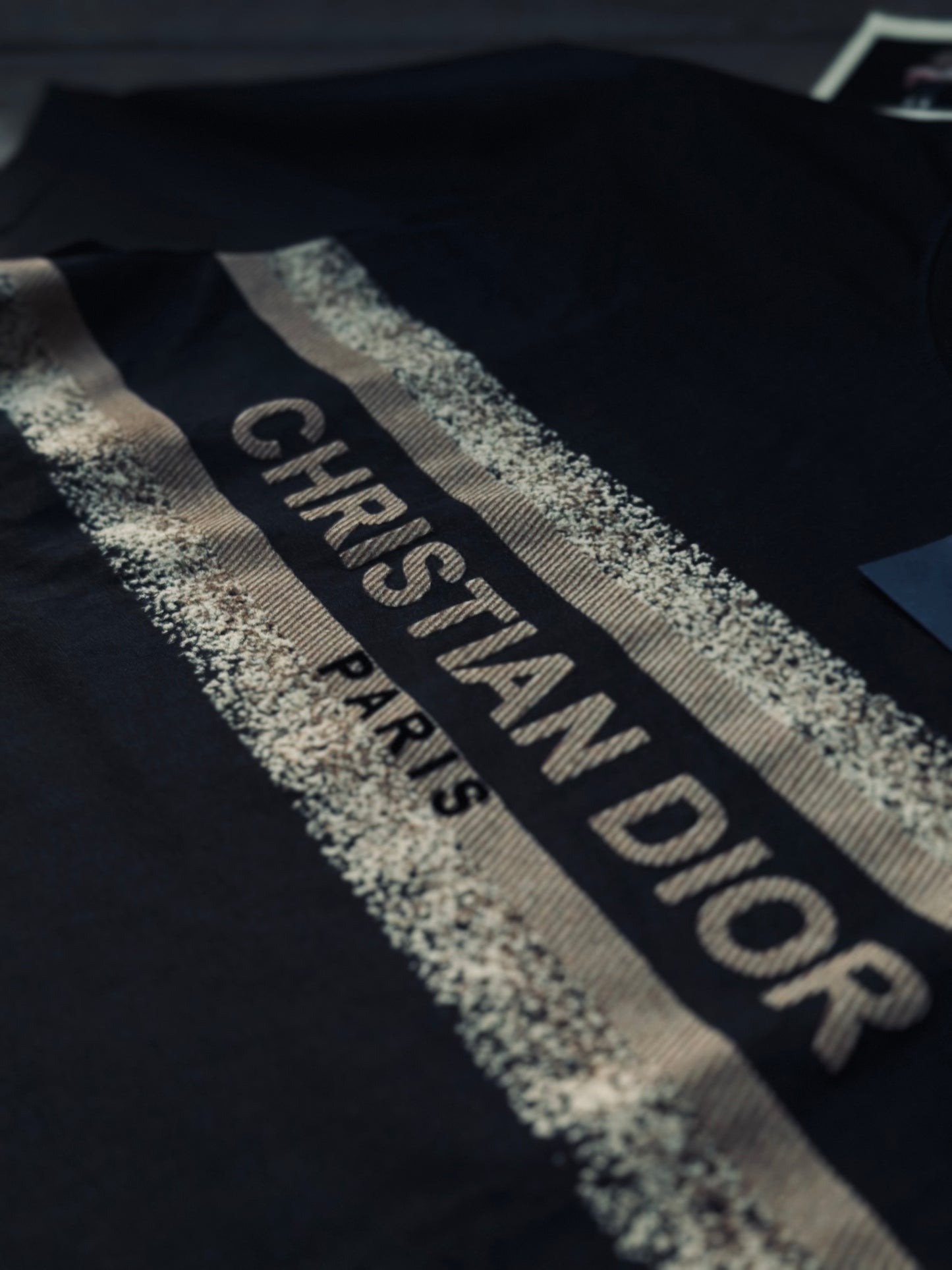 CAMISETA OVERSIZE TC DIO NEGRA GAMUSA CAFÉ