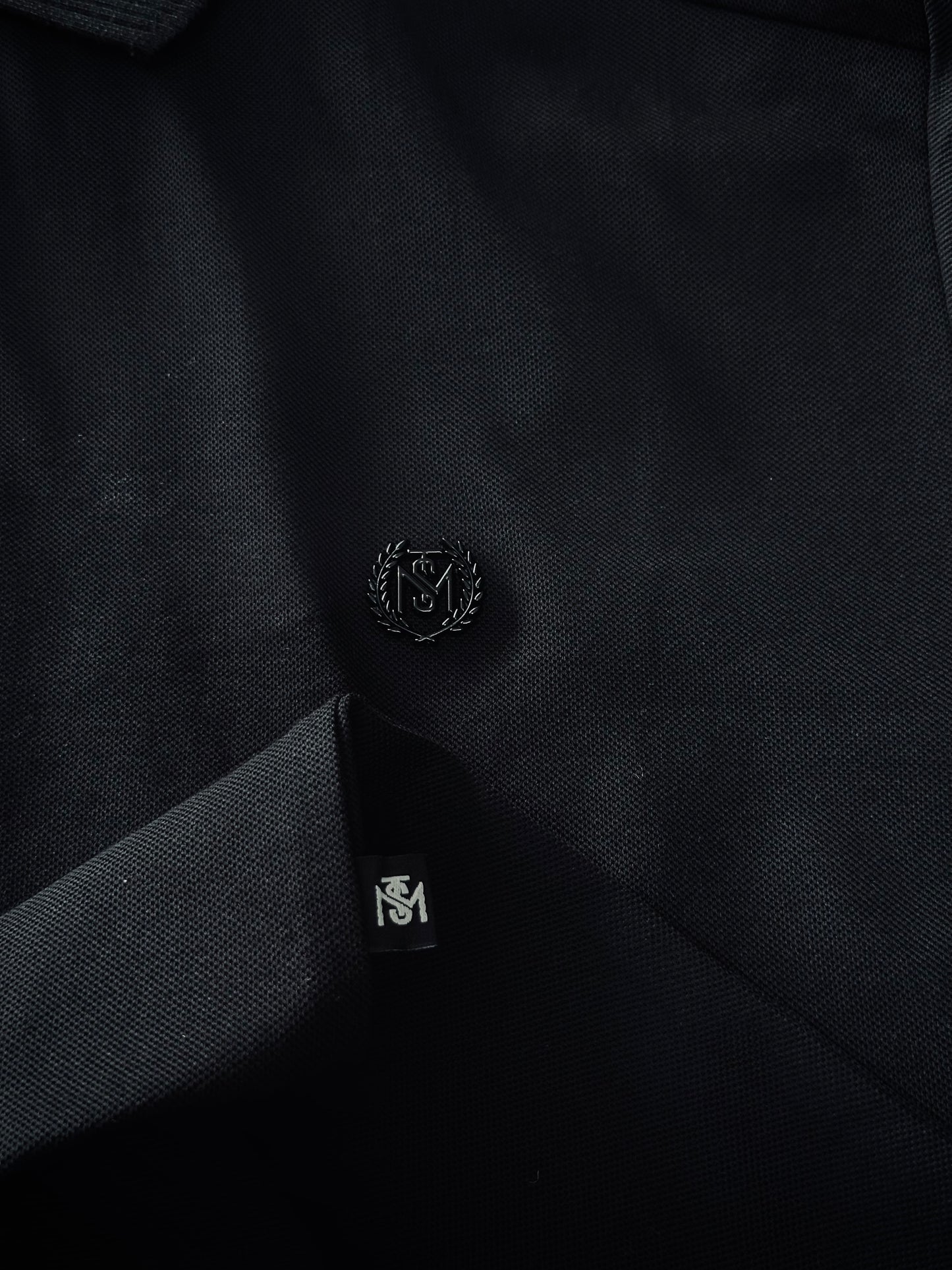 CAMISETA POLO MON NEGRA PLACA NEGRA MST
