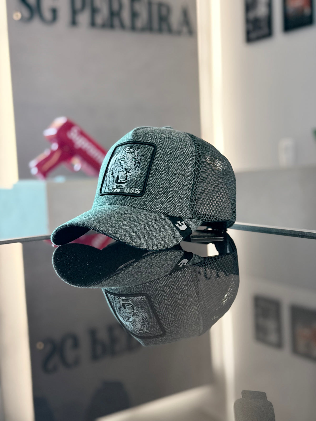 GORRA GOO GRIS TIGRE