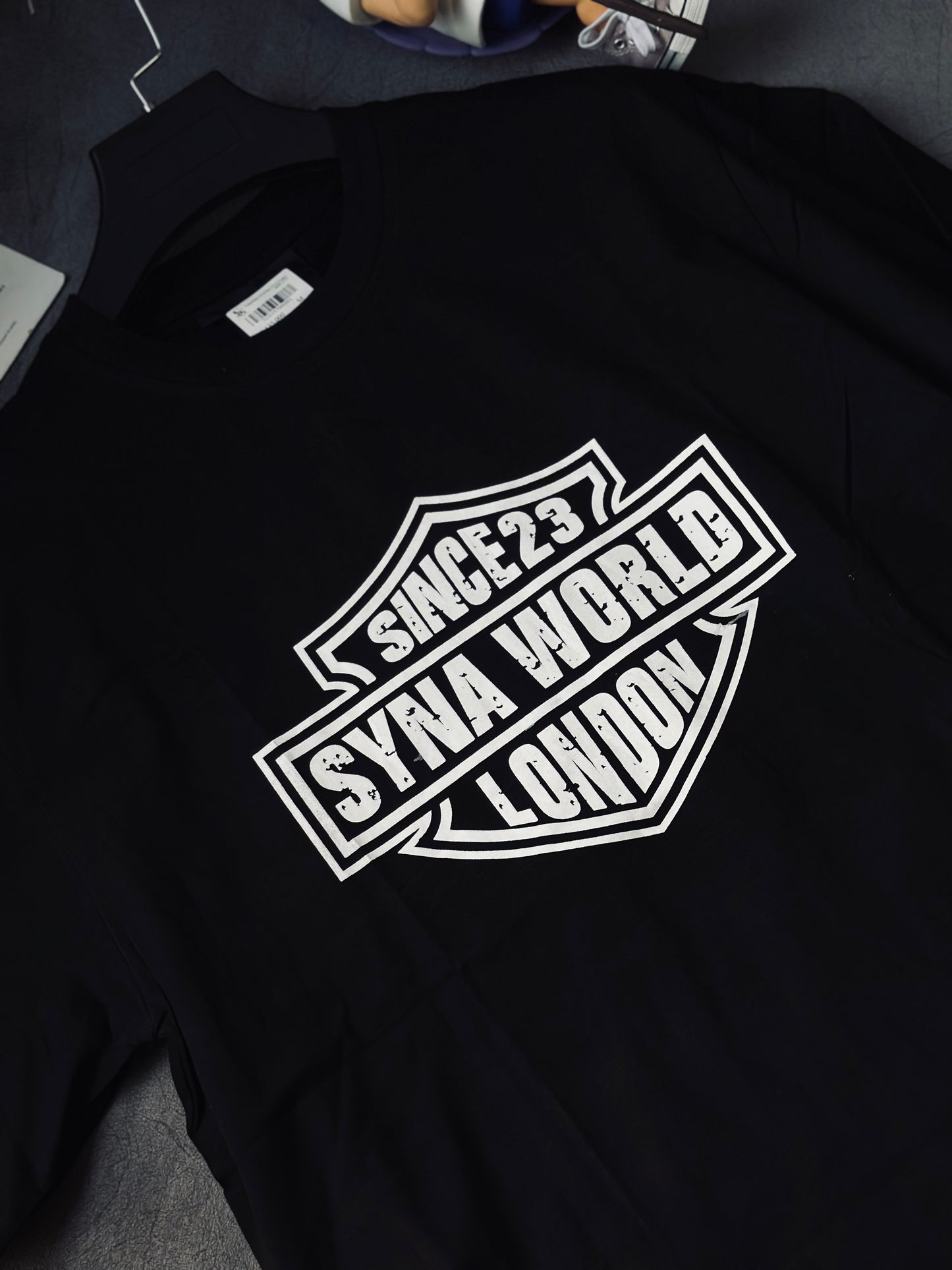 CAMISETA OVERSIZE SYN NEGRA SINCE 23