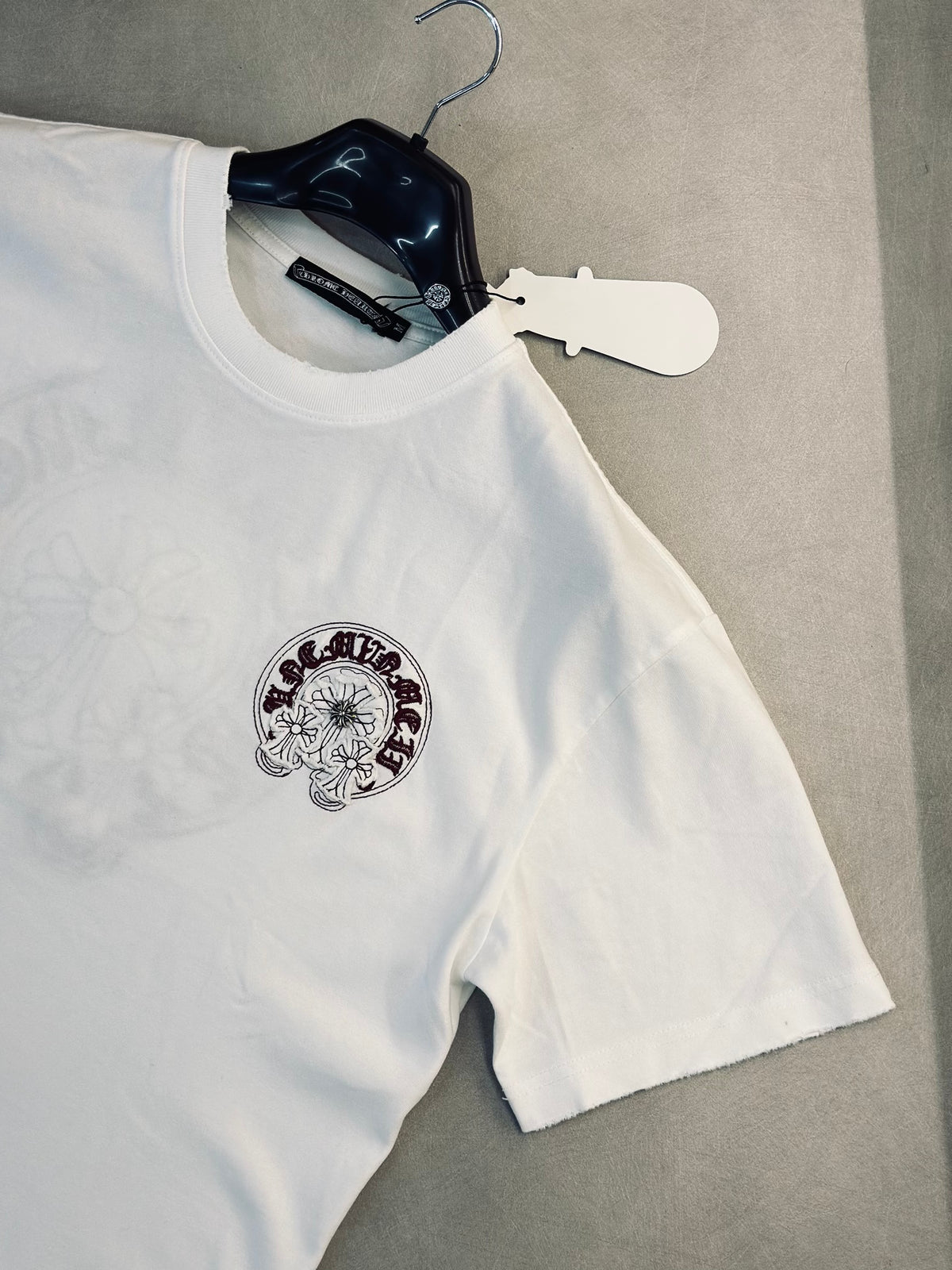 CAMISETA OVERSIZE CHR BLANCA LOGO TEJIDO ROJO