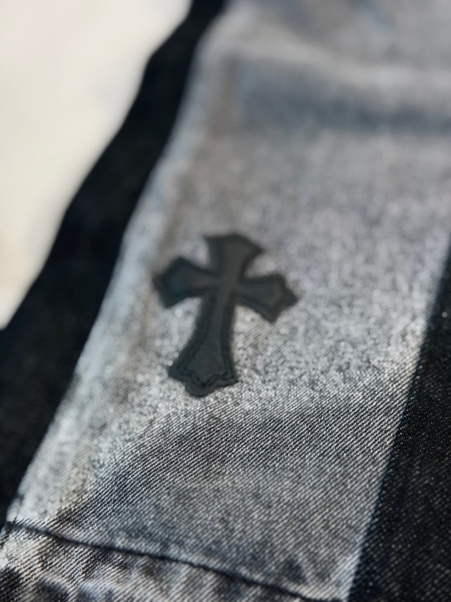 JEAN GAL NEGRO CRUCES NEGRAS