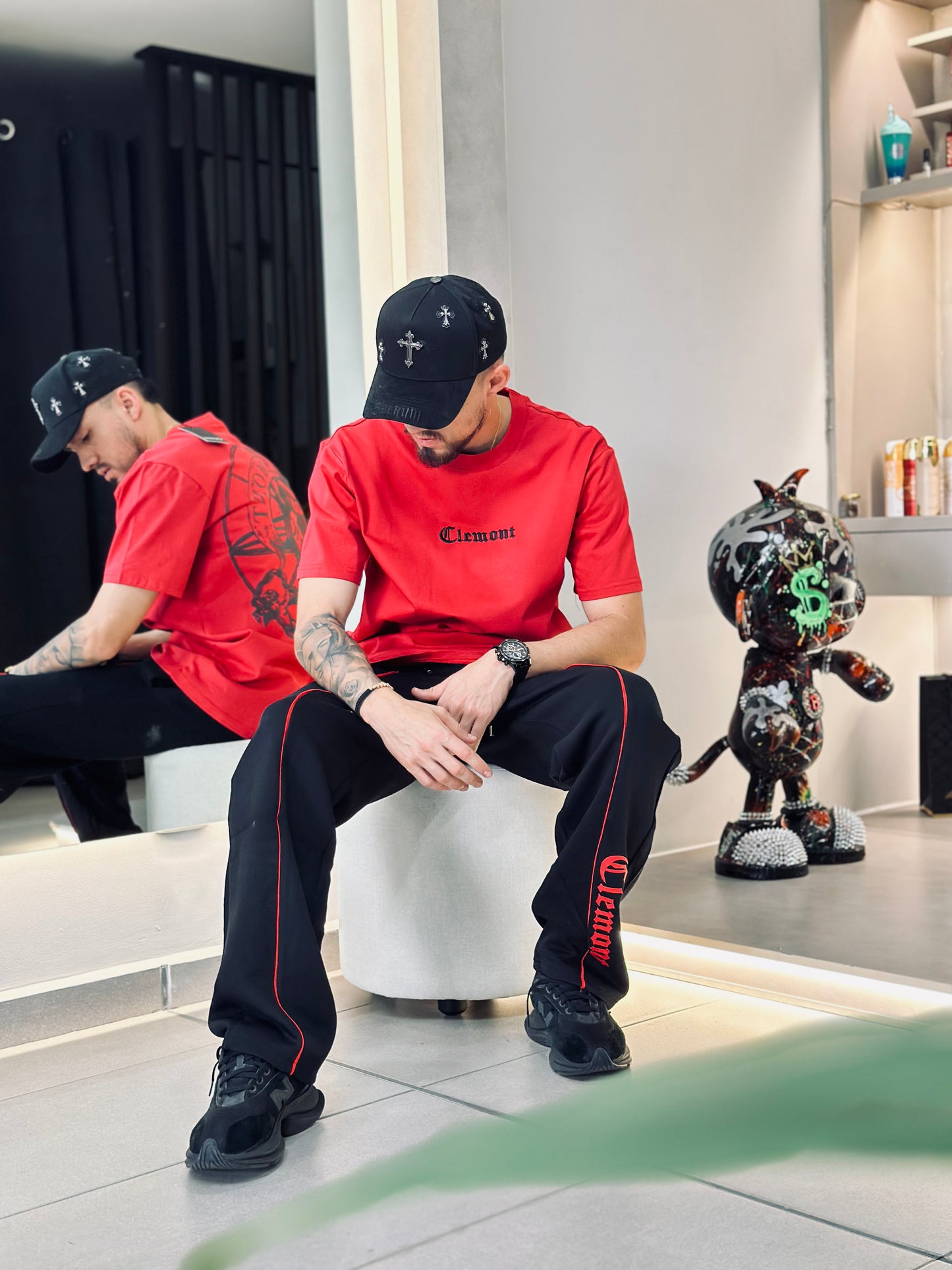 SUDADERA CLE NEGRA DELINEADO ROJO
