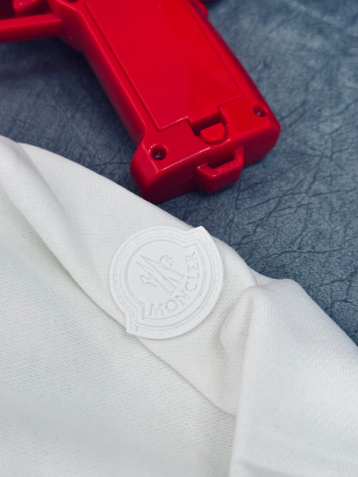 CAMIBUZO MON BLANCA LETRA ROJA