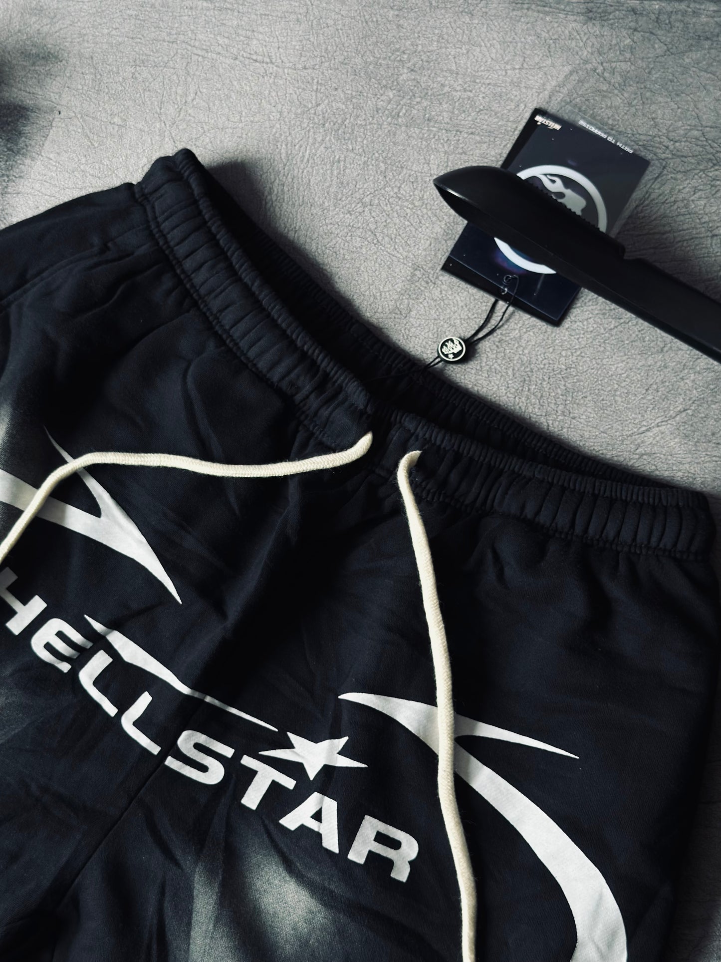 PANTALONETA HEL NEGRA DESGASTE LOGO BLANCO