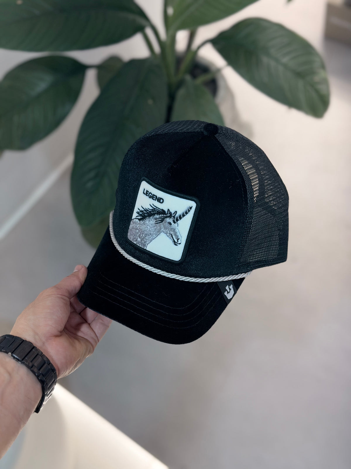 GORRA GOO NEGRA GAMUSA UNICORNIO