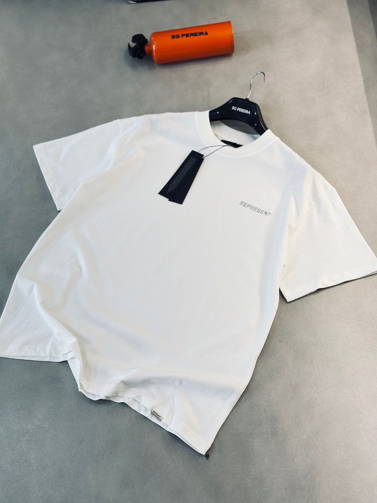 CAMISETA OVERSIZE REP BLANCA REP PLATEADO
