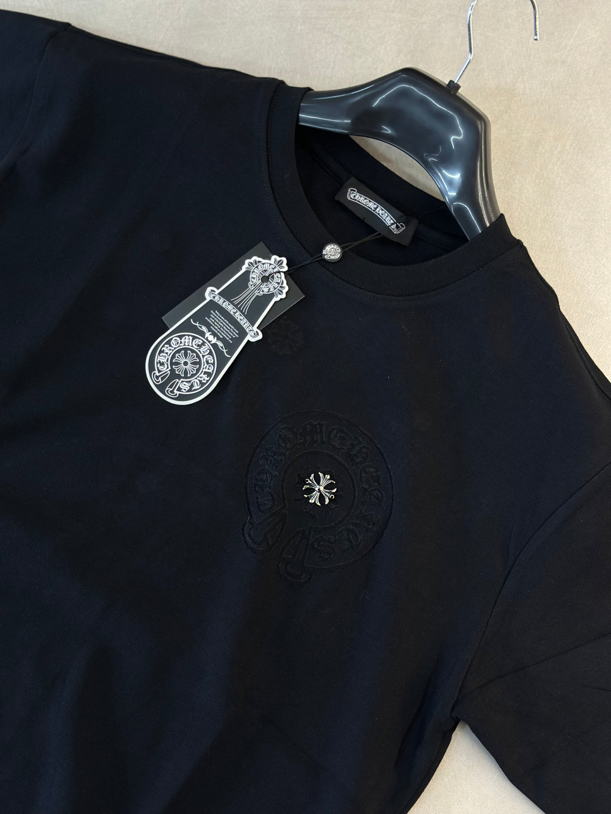 CAMISETA OVERSIZE CHR NEGRA TEJIDO NEGRO PLAC MET