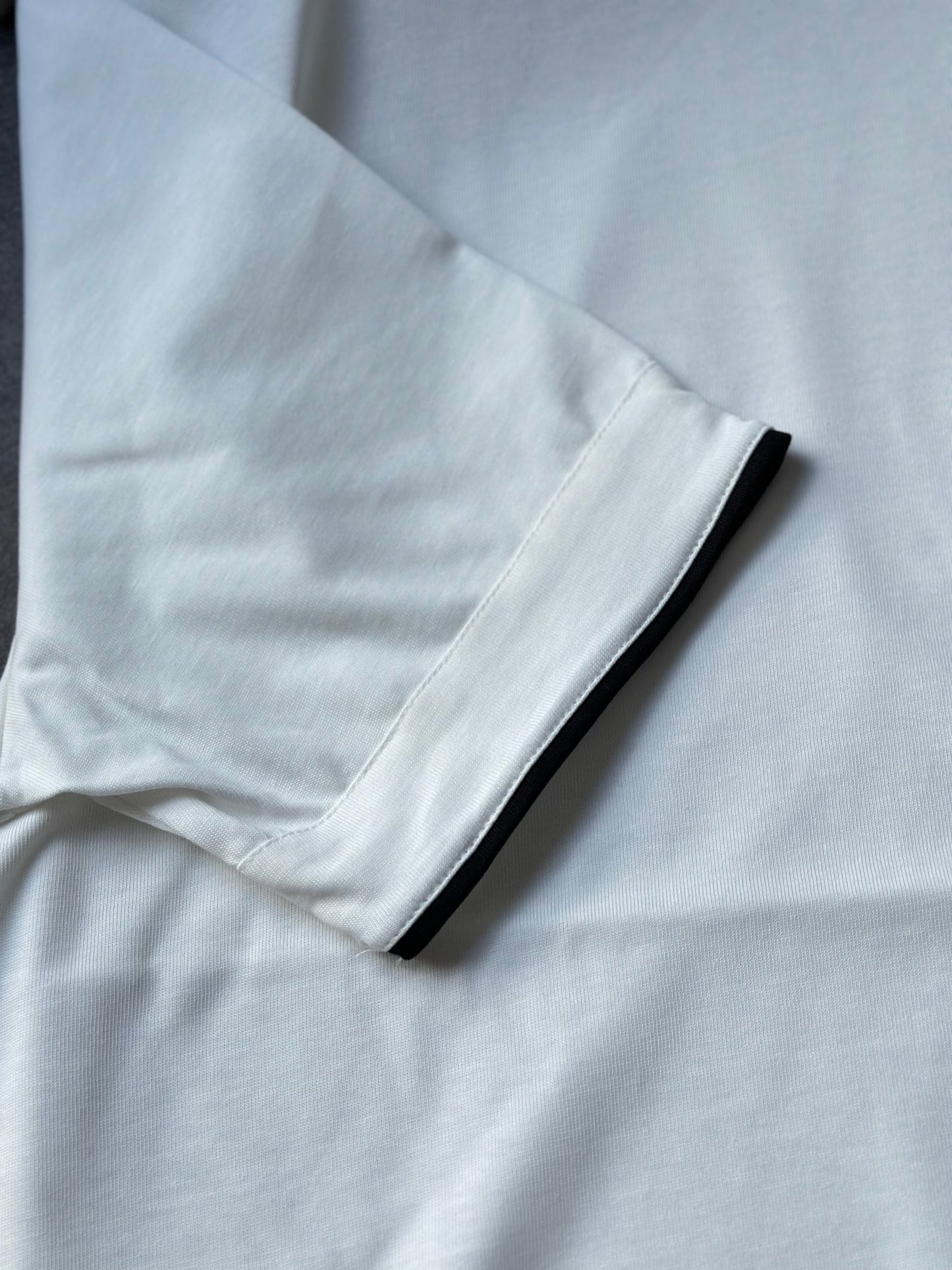 CAMISETA OVERSIZE TC MON BLANCA DETALLES NEGROS