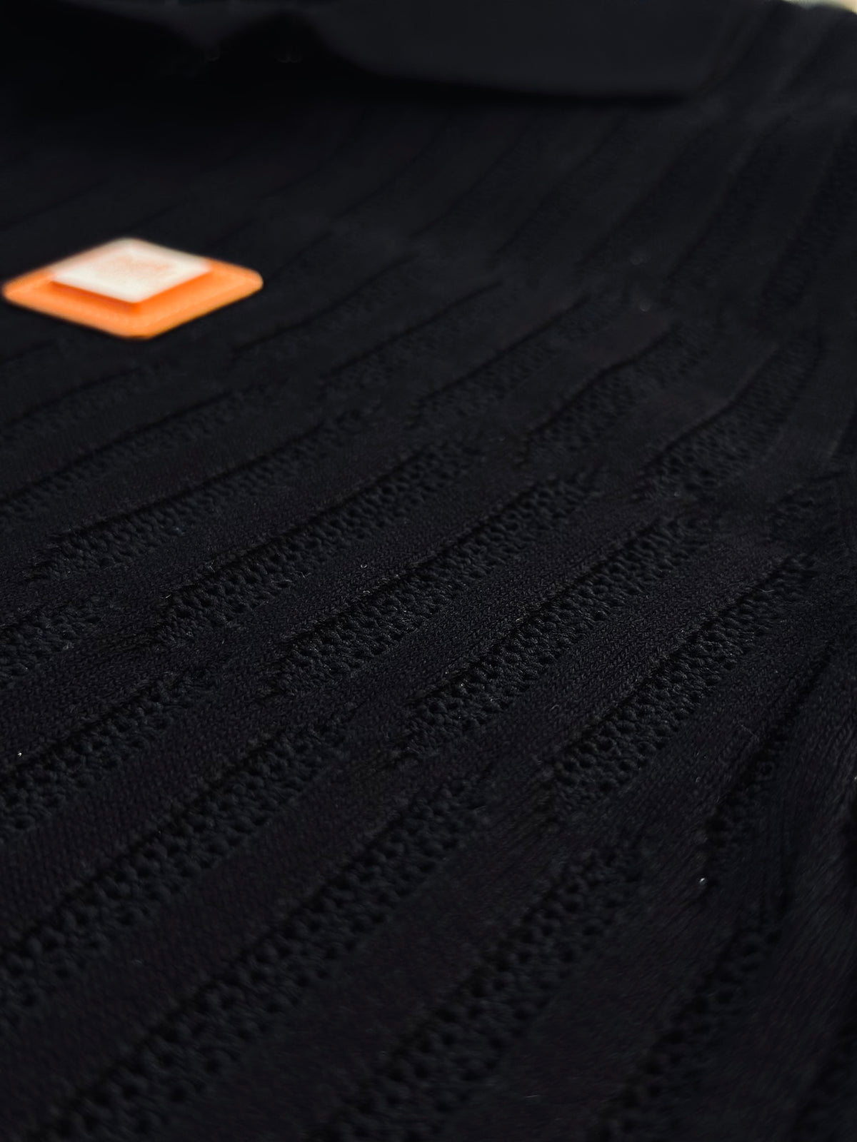 CAMISETA POLO HER NEGRA TEJIDO CUADRO NARANJA
