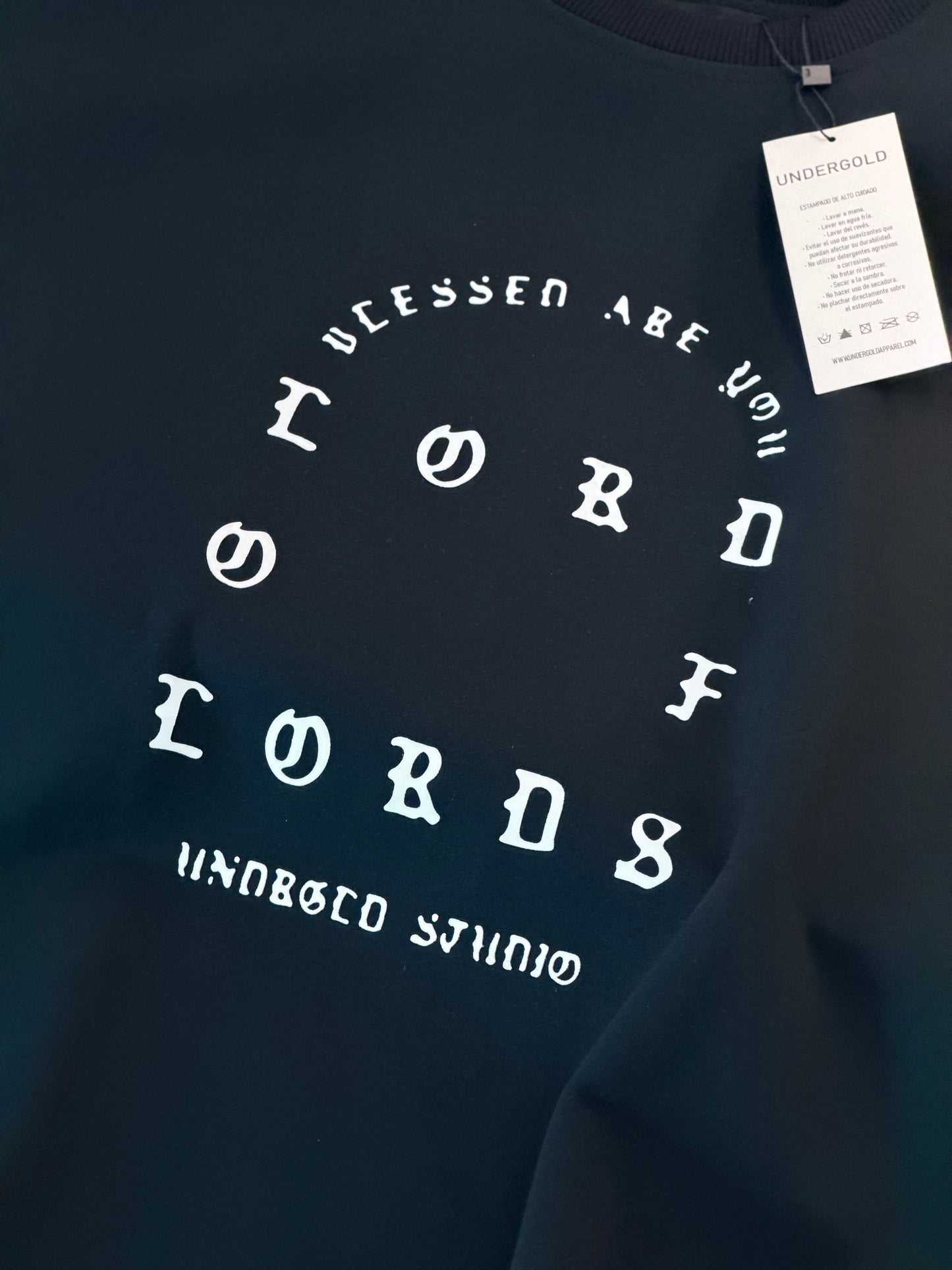 CAMISETA OVERSIZE UND NEGRA LORD OF