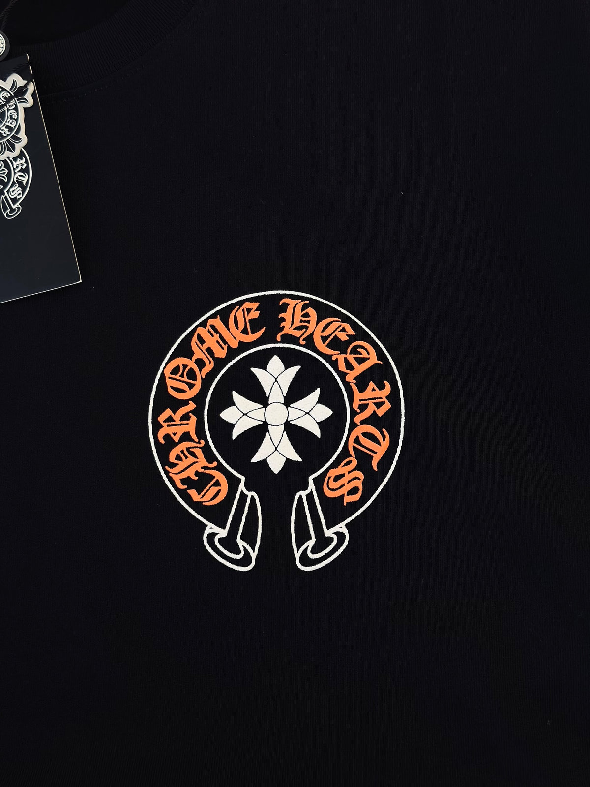 CAMISETA OVERSIZE CHR NEGRA LETRA NARANJA
