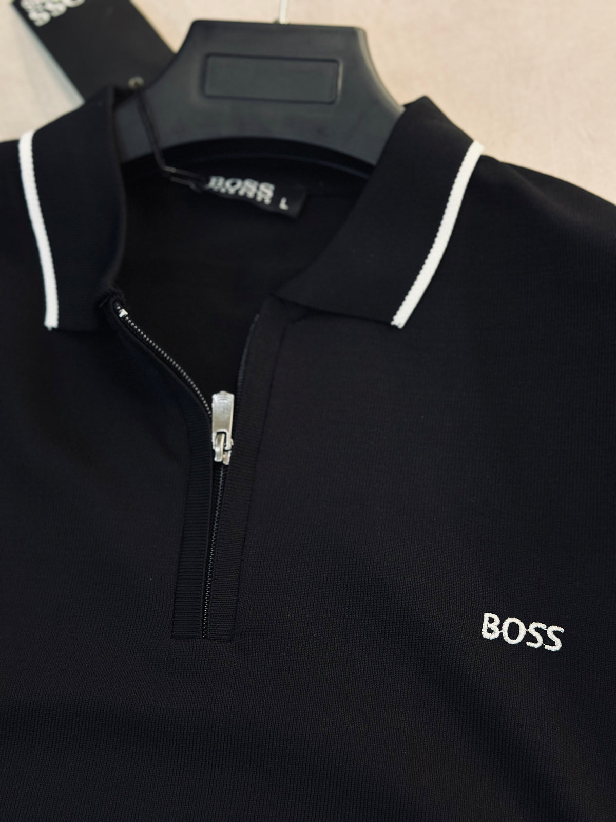 CAMISETA POLO BOS NEGRA TEJIDO BOS BLANCO