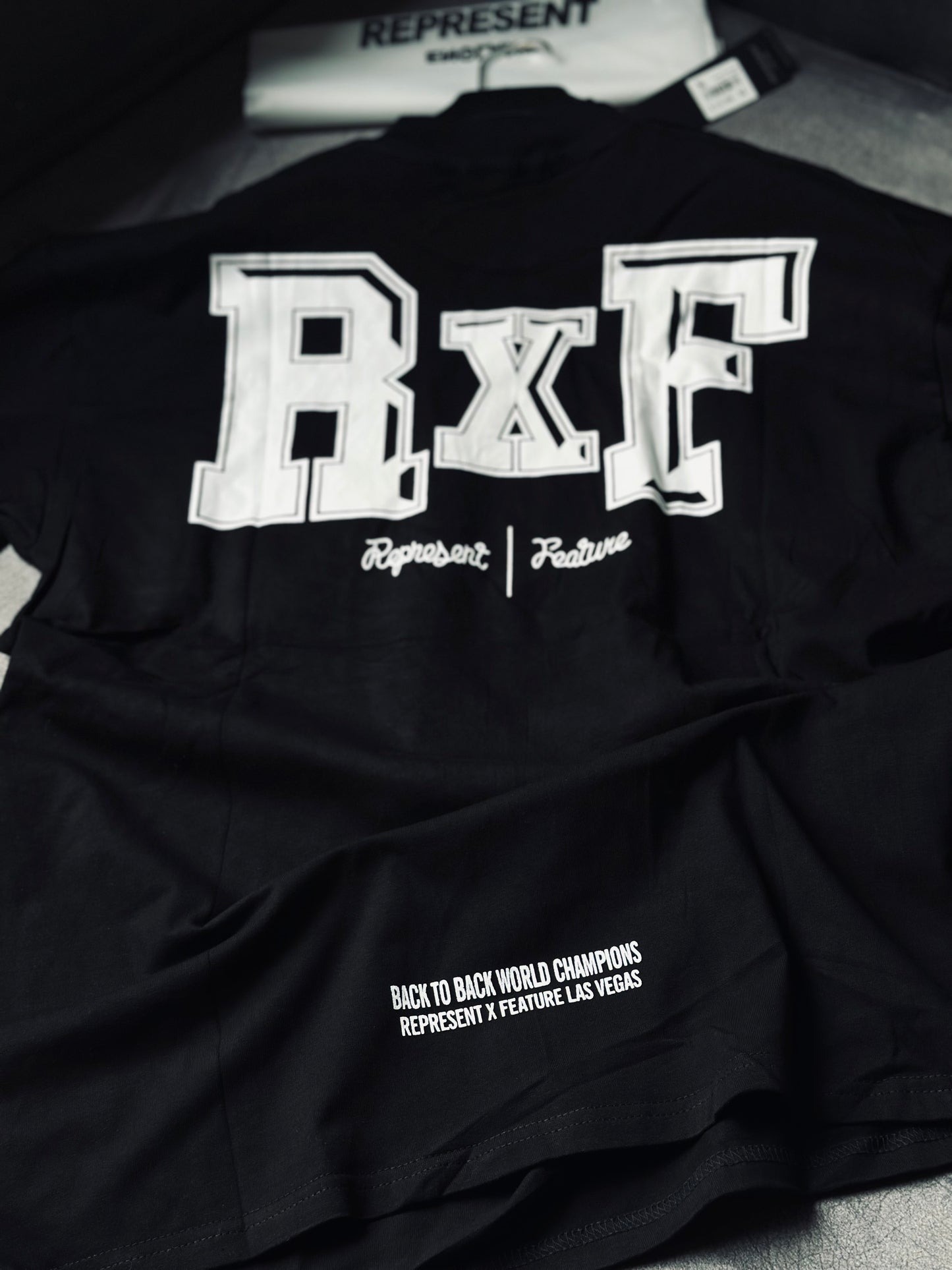 CAMISETA OVERSIZE REP NEGRA "R" CHAMPION