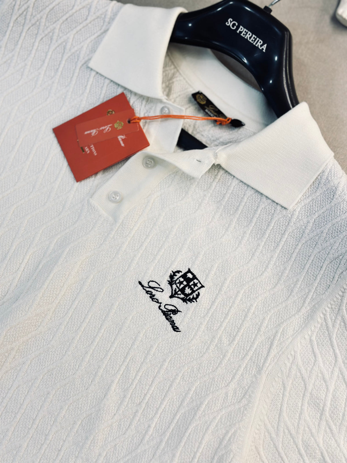 CAMISETA POLO LOR BLANCA TEJIDO LOR NEGRO