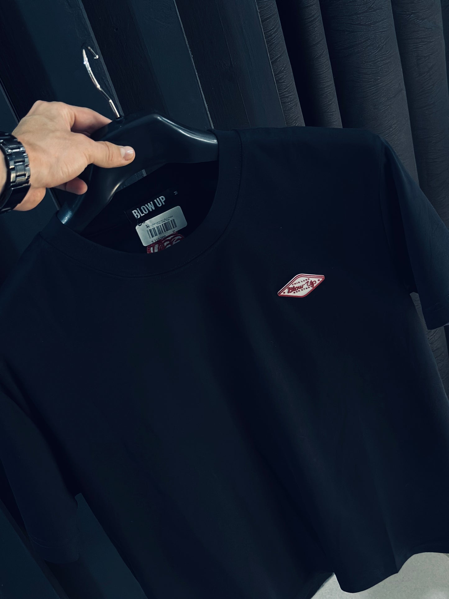 CAMISETA SLIM BLO NEGRA THIS LAND ROJO